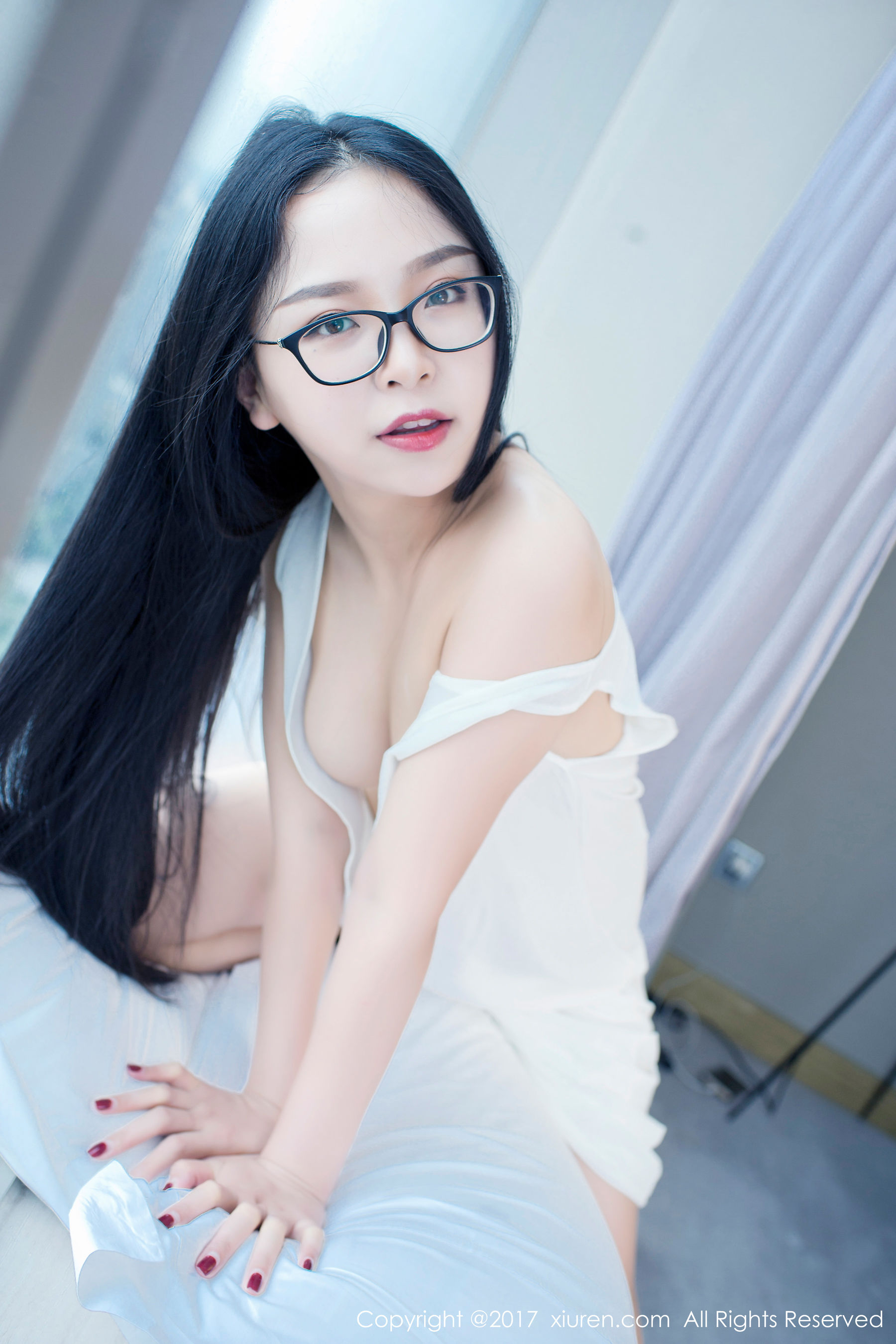 智齿小模特@花花李《深V连衣裙+死库水》 秀人网XIUREN No.772