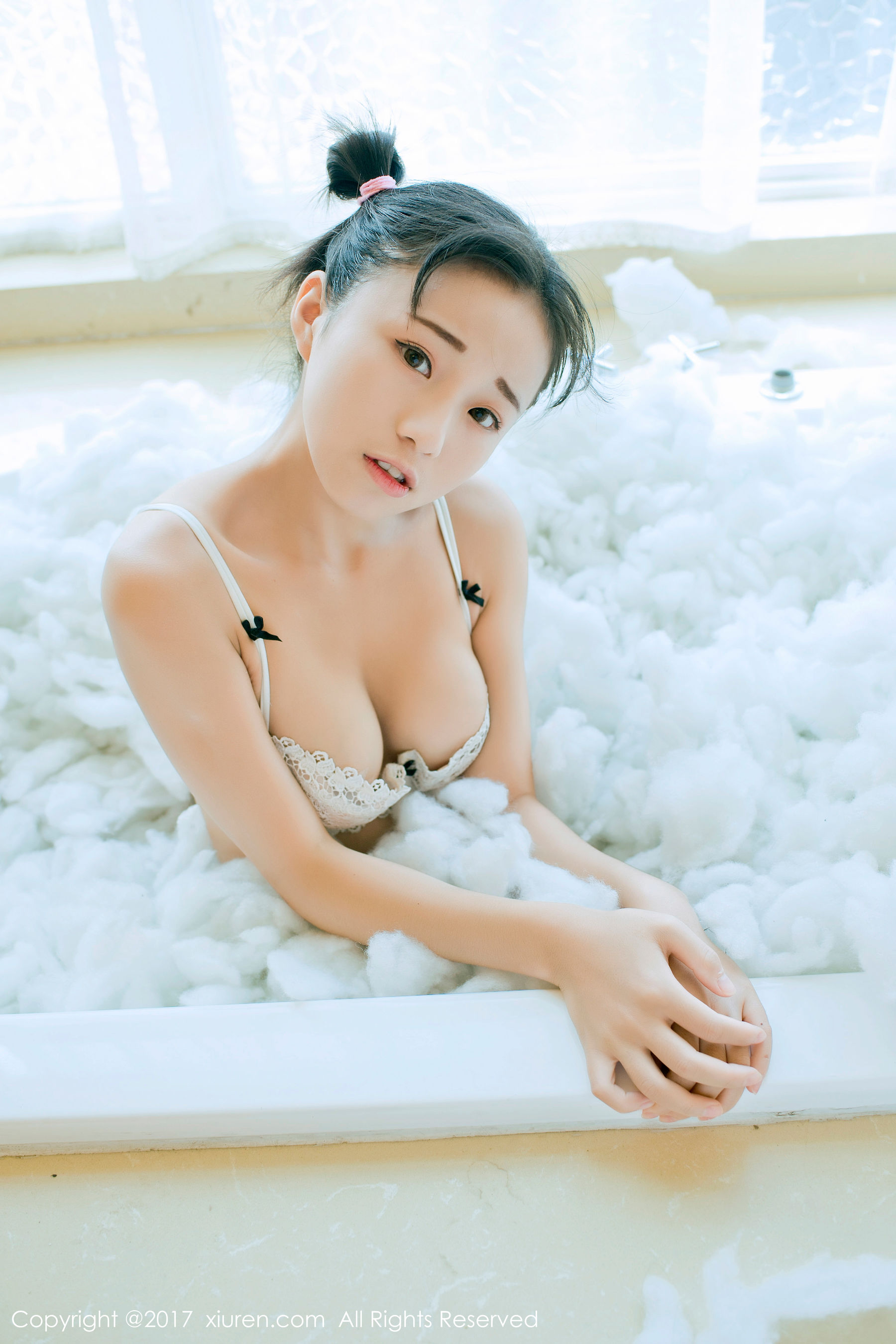 仓井优香《白色蕾丝吊带系列+连体日系高中体操服》 XiuRen 秀人网 NO.805