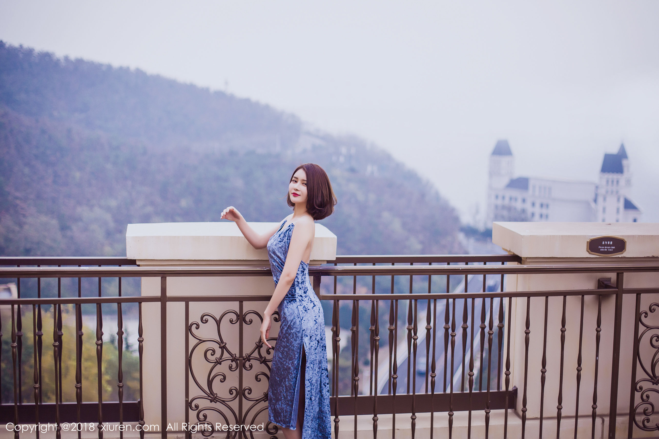 女神@廿十《长裙街拍+内衣+浴袍》 秀人 No.935