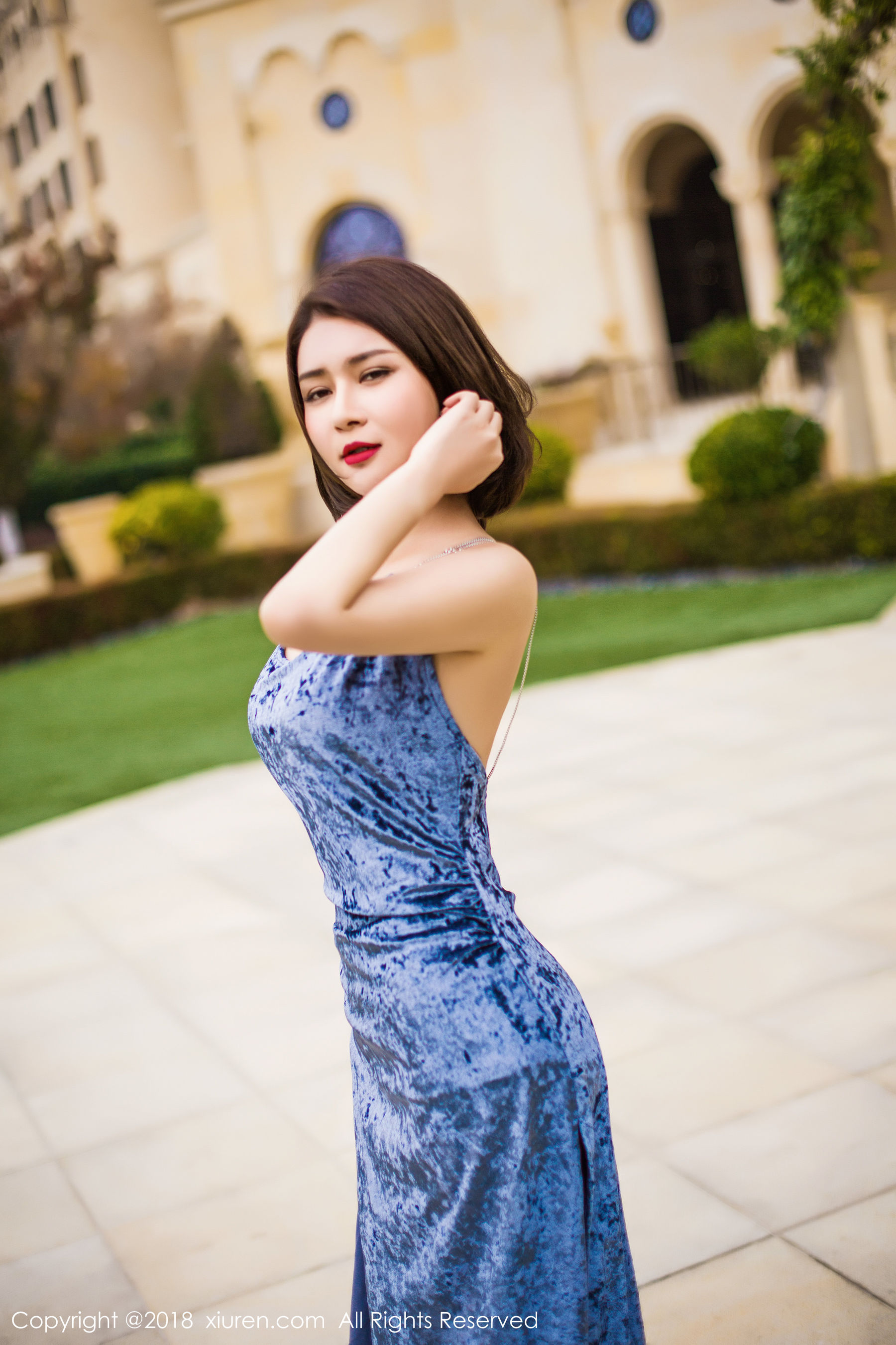 女神@廿十《长裙街拍+内衣+浴袍》 秀人 No.935