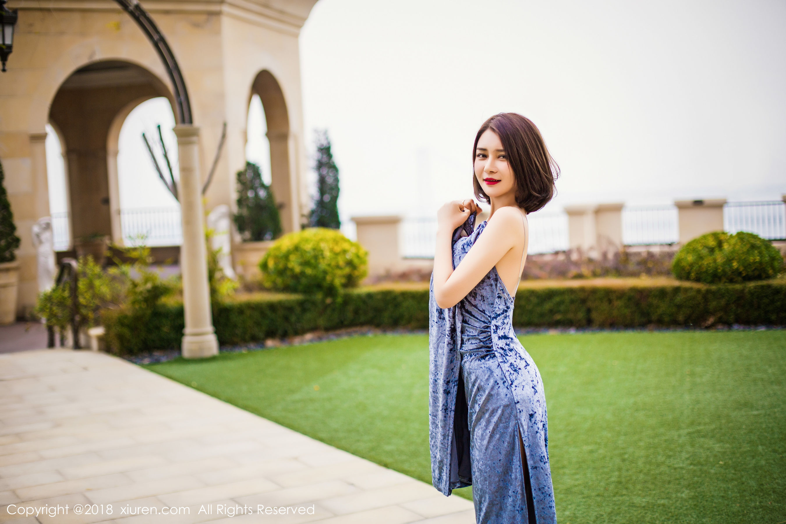 女神@廿十《长裙街拍+内衣+浴袍》 秀人 No.935