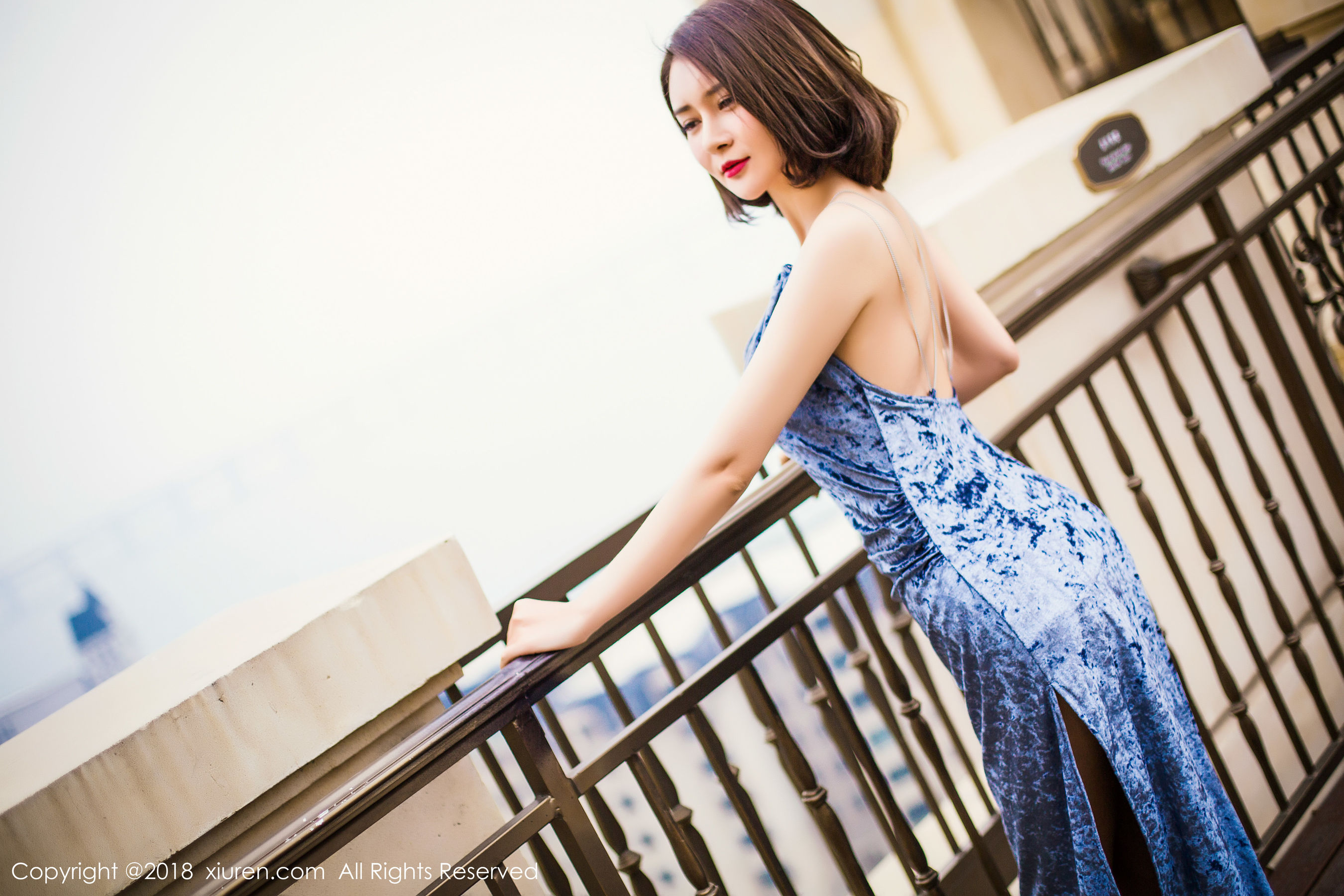 女神@廿十《长裙街拍+内衣+浴袍》 秀人 No.935