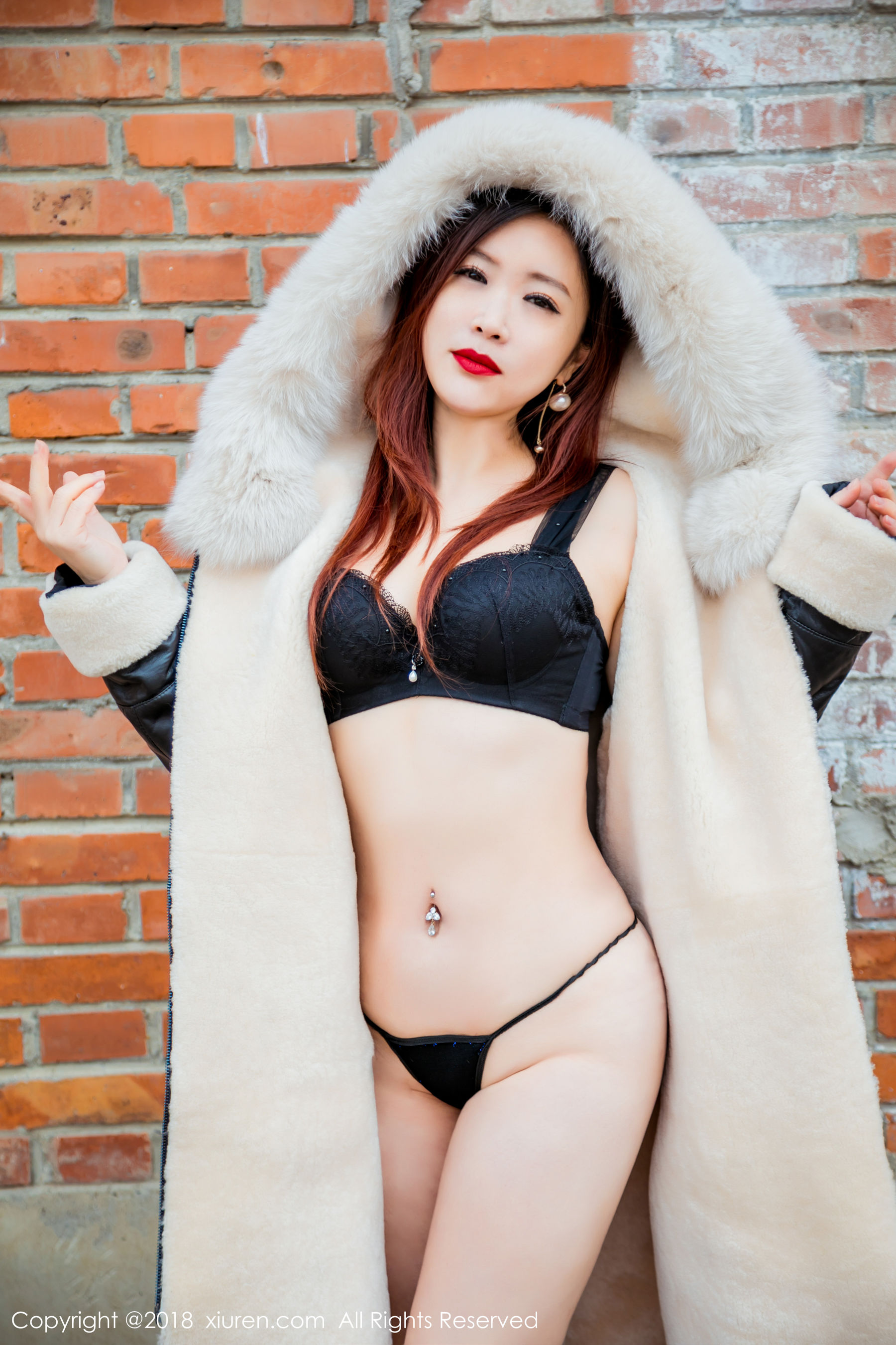 西希白兔《室外性感写真》 XiuRen 秀人网 No.953