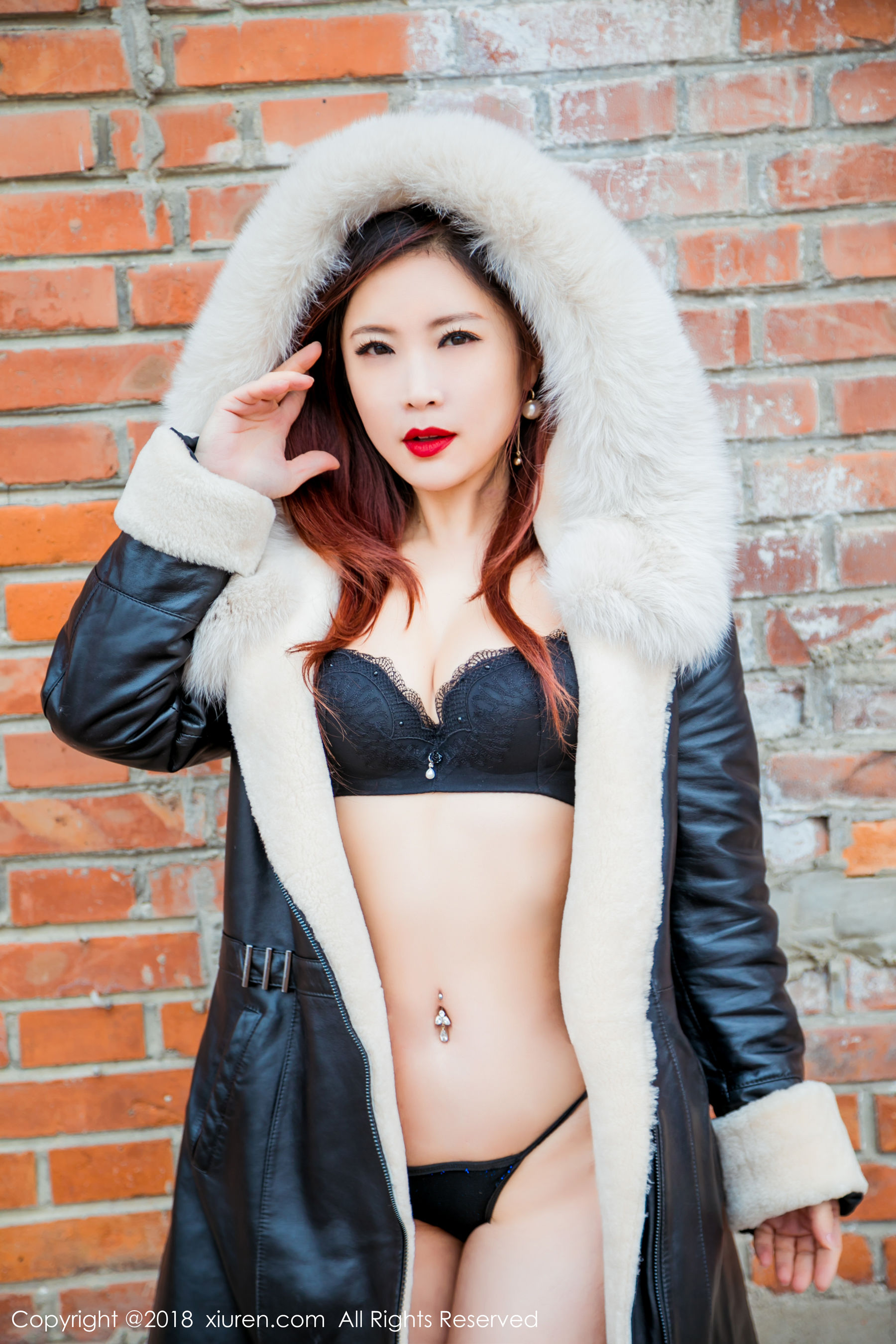 西希白兔《室外性感写真》 XiuRen 秀人网 No.953