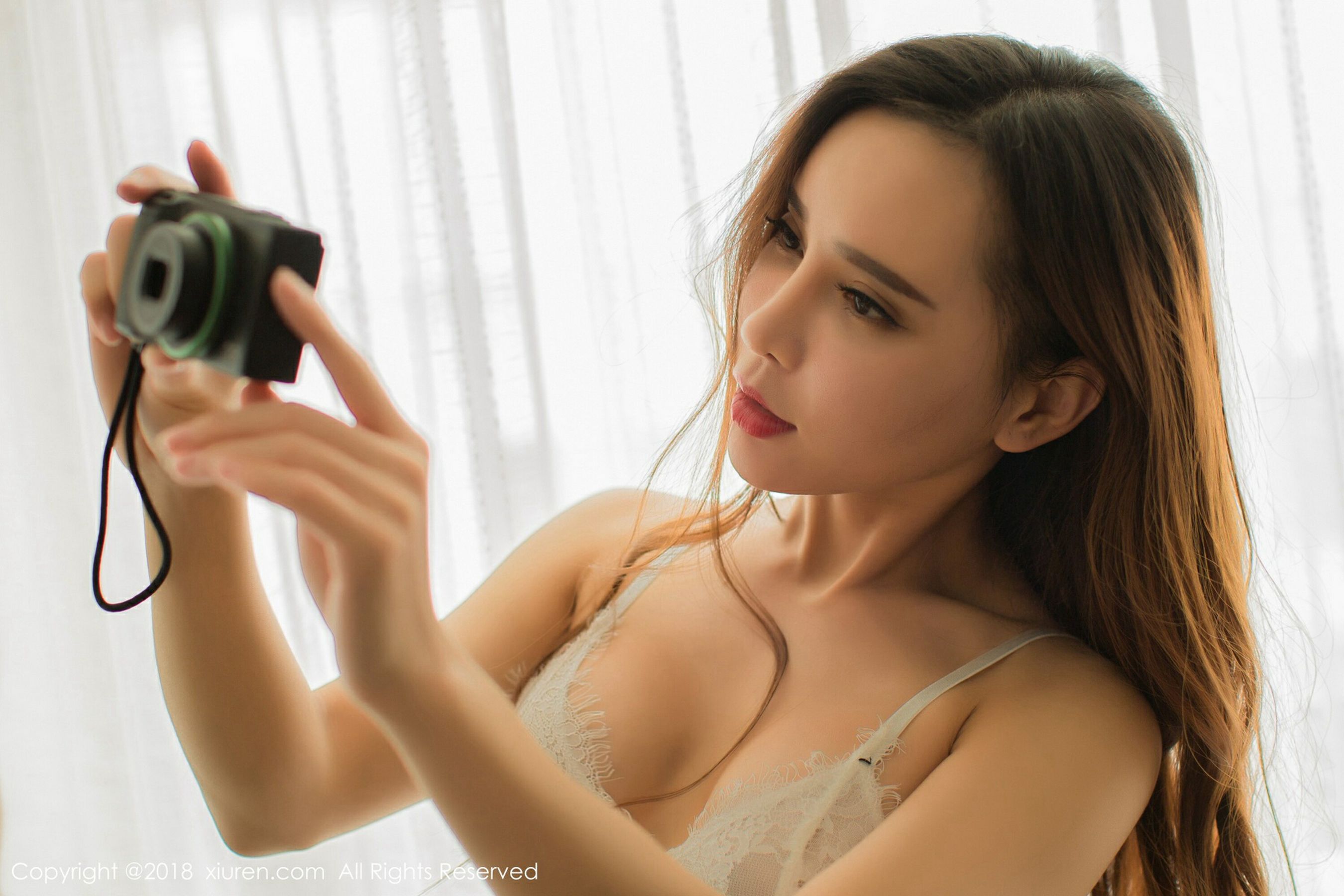 艾小青《皮鞭SM制服》 XiuRen 秀人网 No.1047