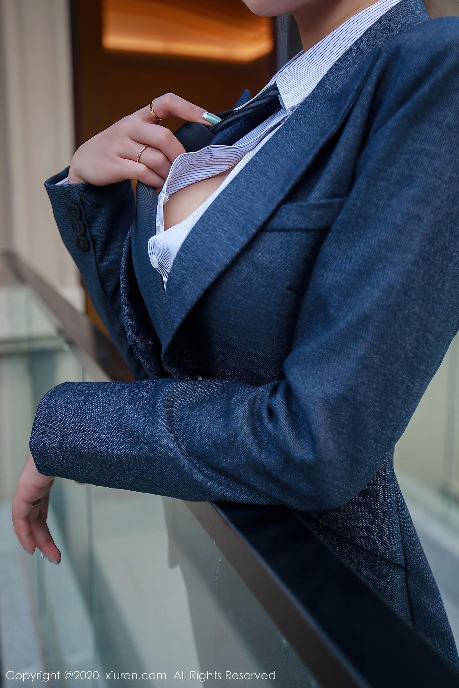 秀人XIUREN No.2309 Emily顾奈奈