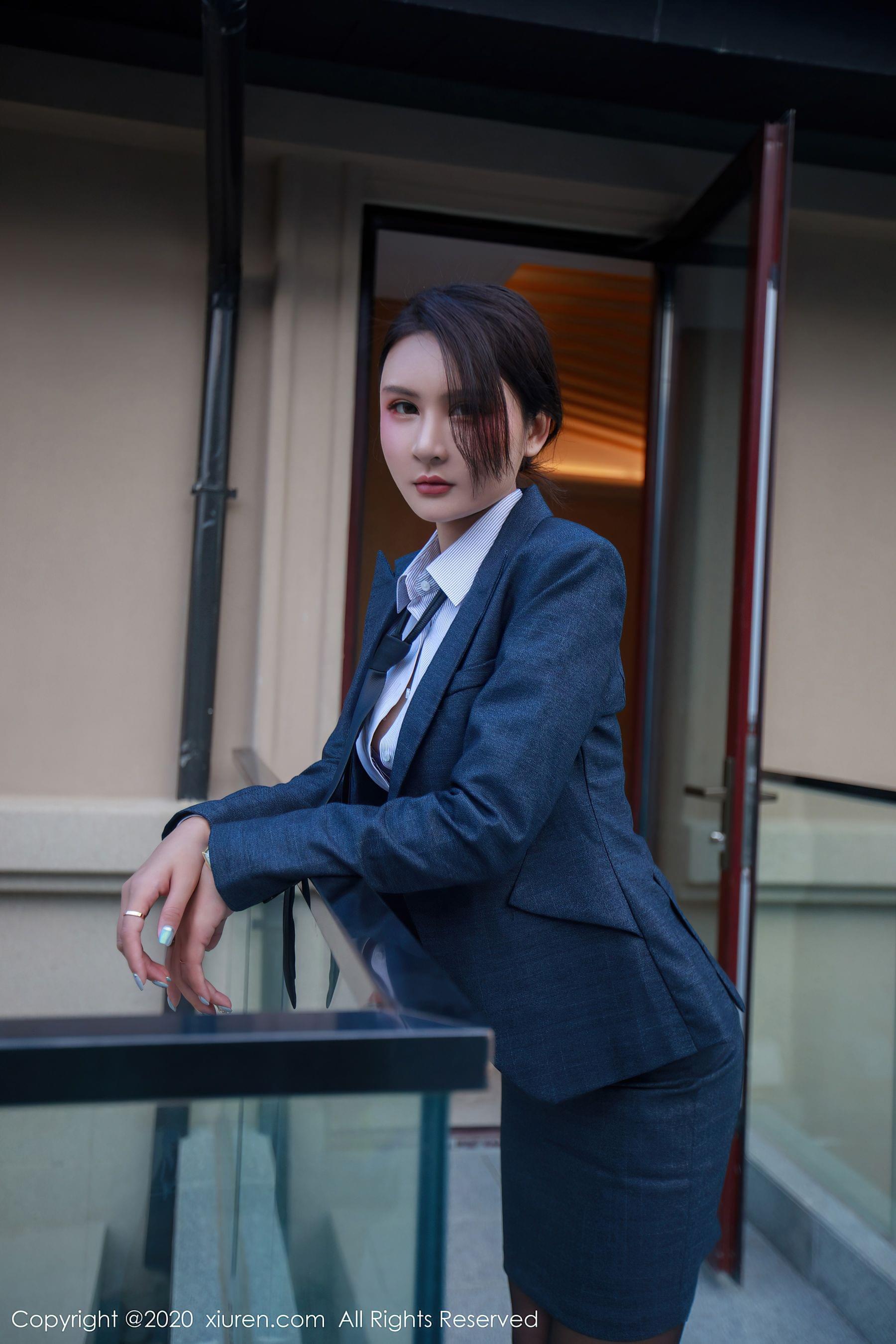 秀人XIUREN No.2309 Emily顾奈奈