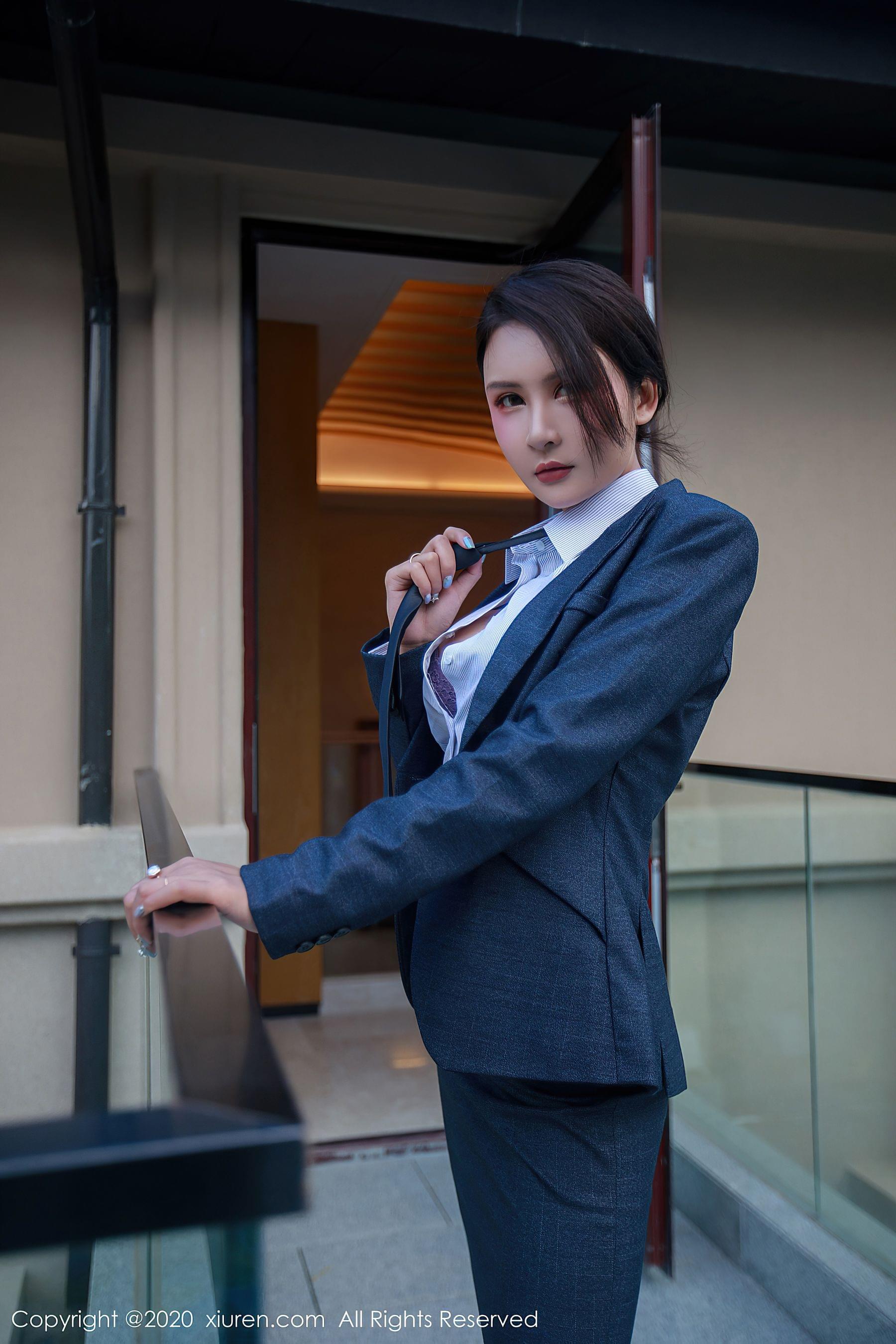 秀人XIUREN No.2309 Emily顾奈奈