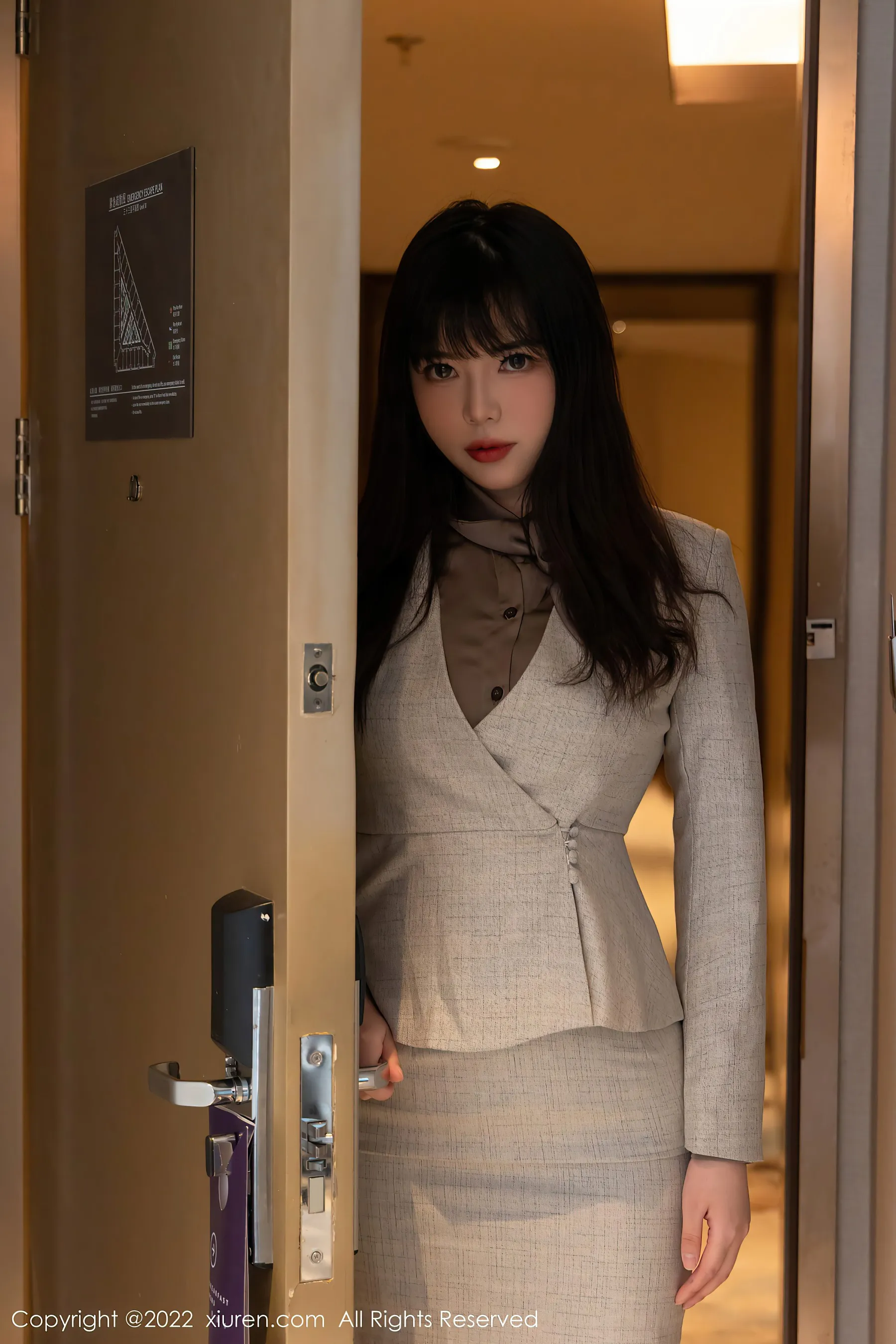 秀人网 No.4689 Arude薇薇 丝袜美腿短裙写真