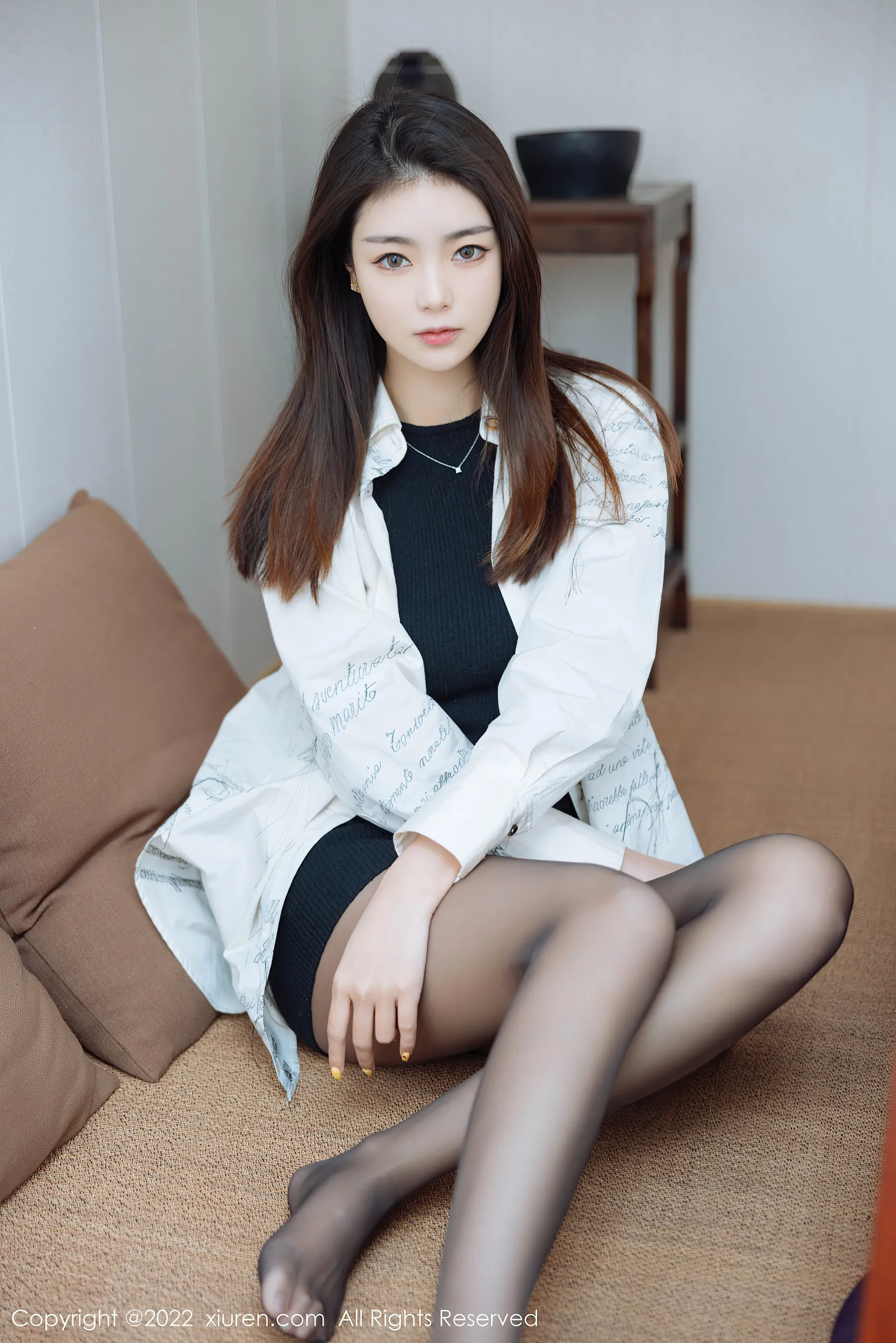 秀人网 No.4832 可樂Vicky 黑丝美腿