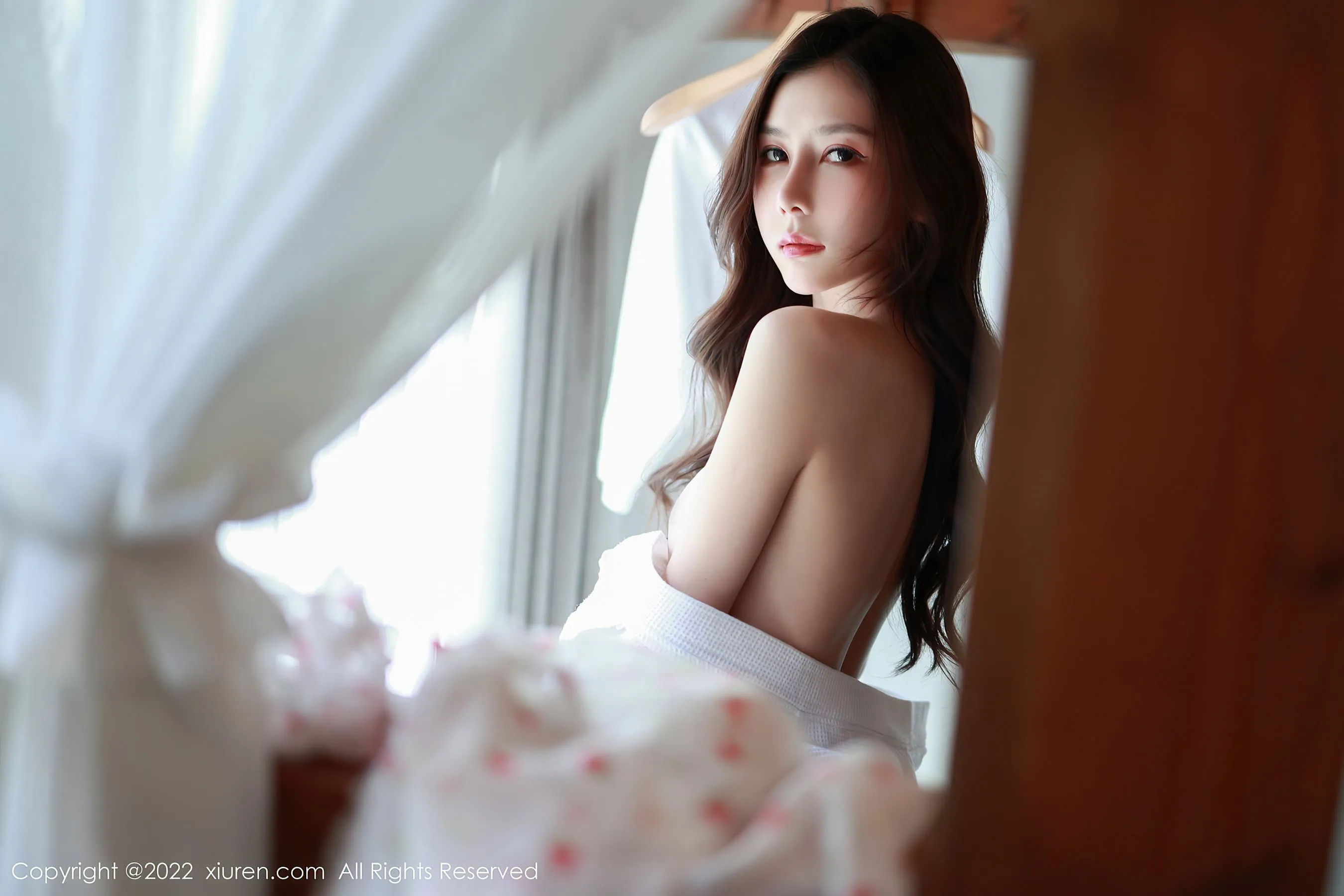 秀人网 No.4932 尹甜甜 睡袍美腿