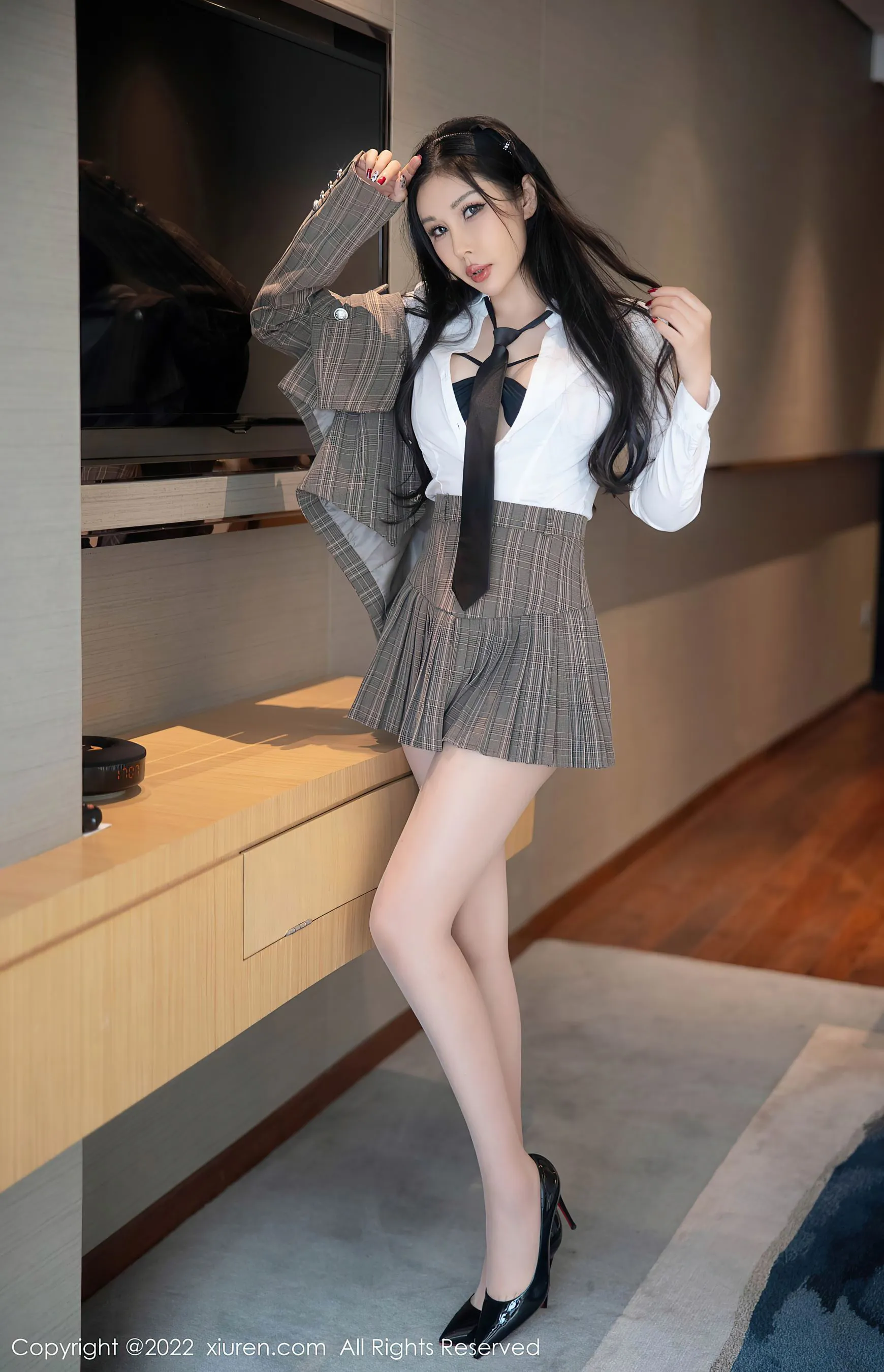 秀人网 No.5902 田冰冰 制服美腿