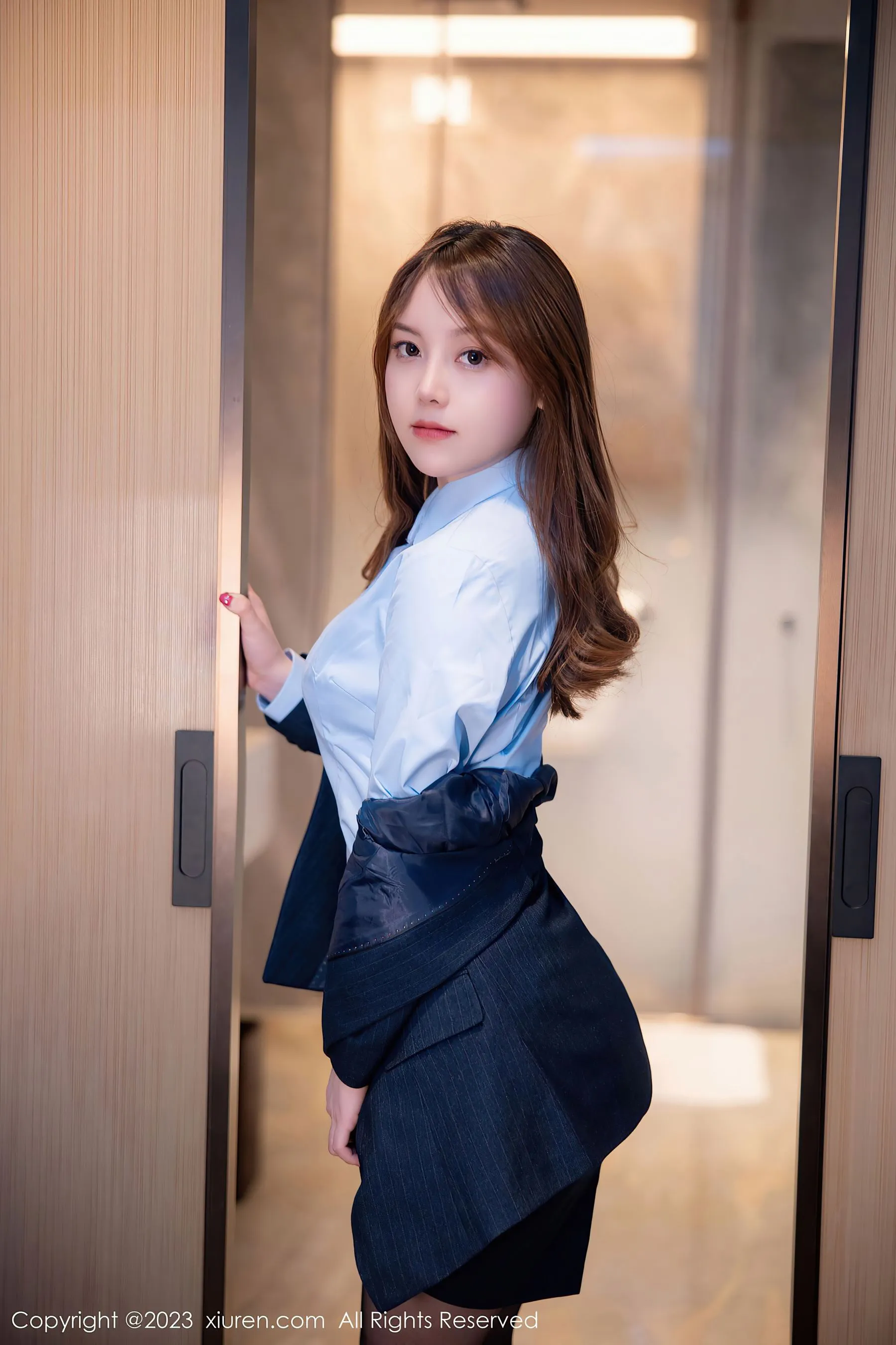 秀人网 No.6190 豆瓣酱 制服美臀