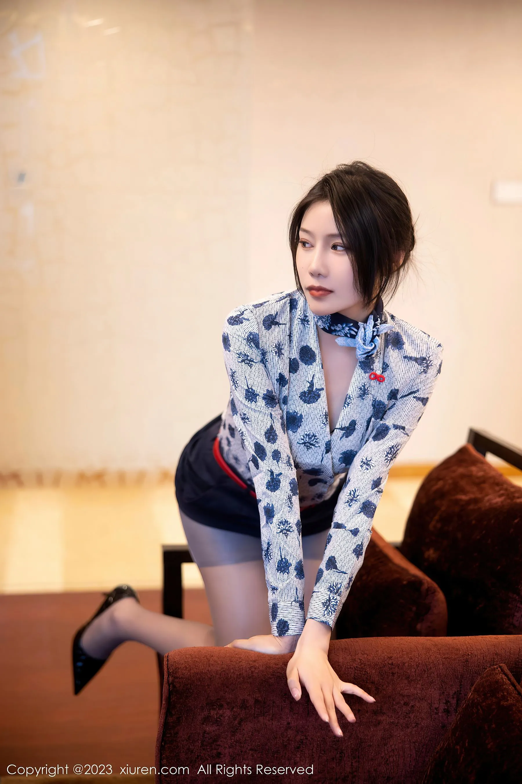 秀人网 No.6338 王楚璇 新人制服短裙