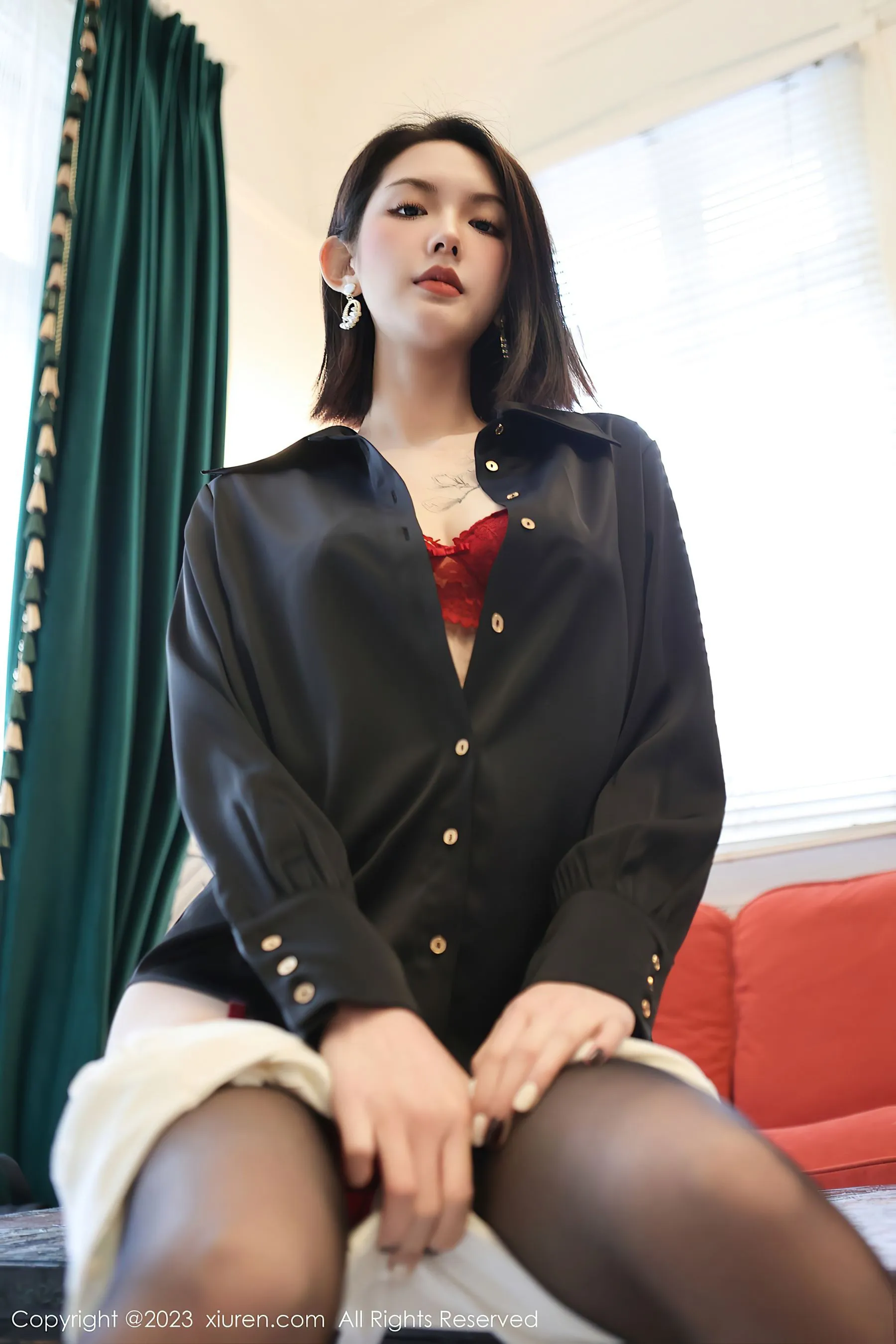 秀人网 No.6356 乔一一 黑丝短裙