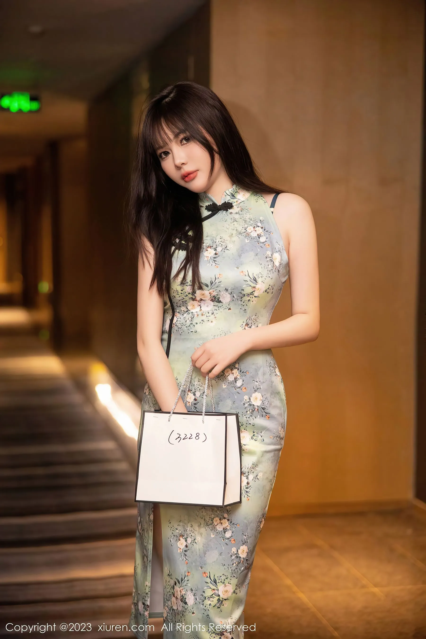 秀人网 No.6464 Arude薇薇 旗袍美腿