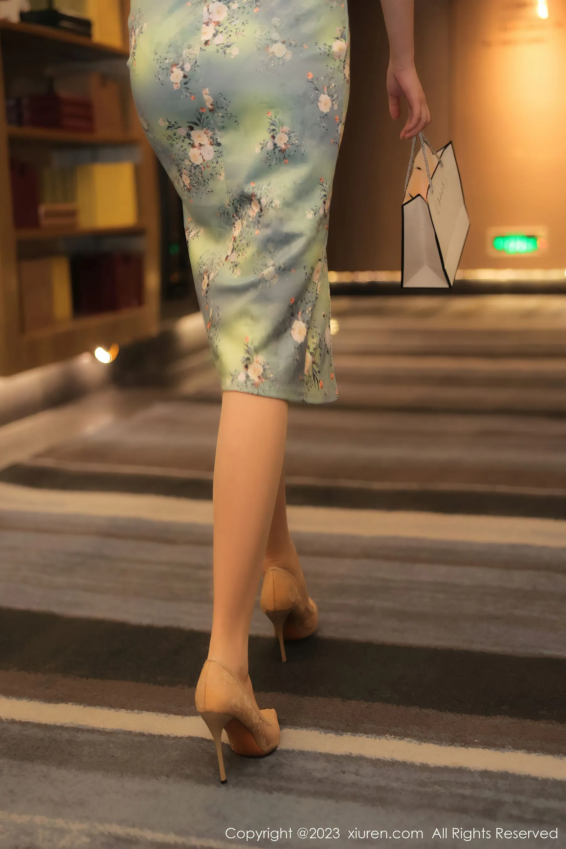 秀人网 No.6464 Arude薇薇 旗袍美腿