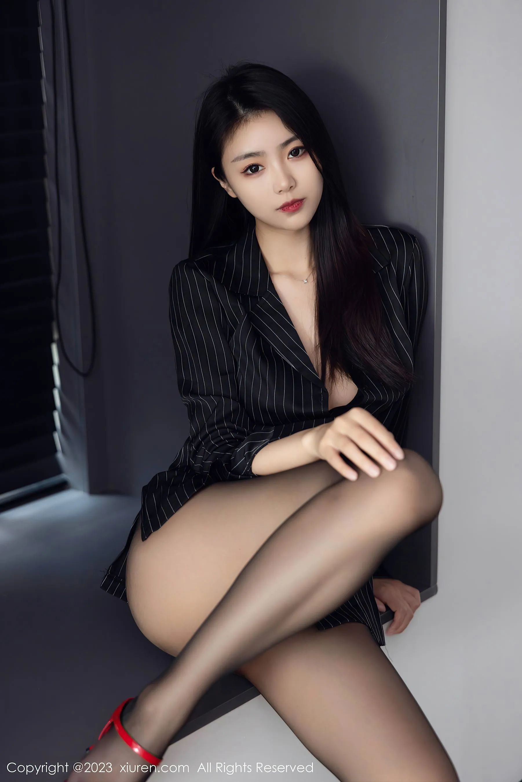 秀人网 No.6677 可樂Vicky 黑丝美腿