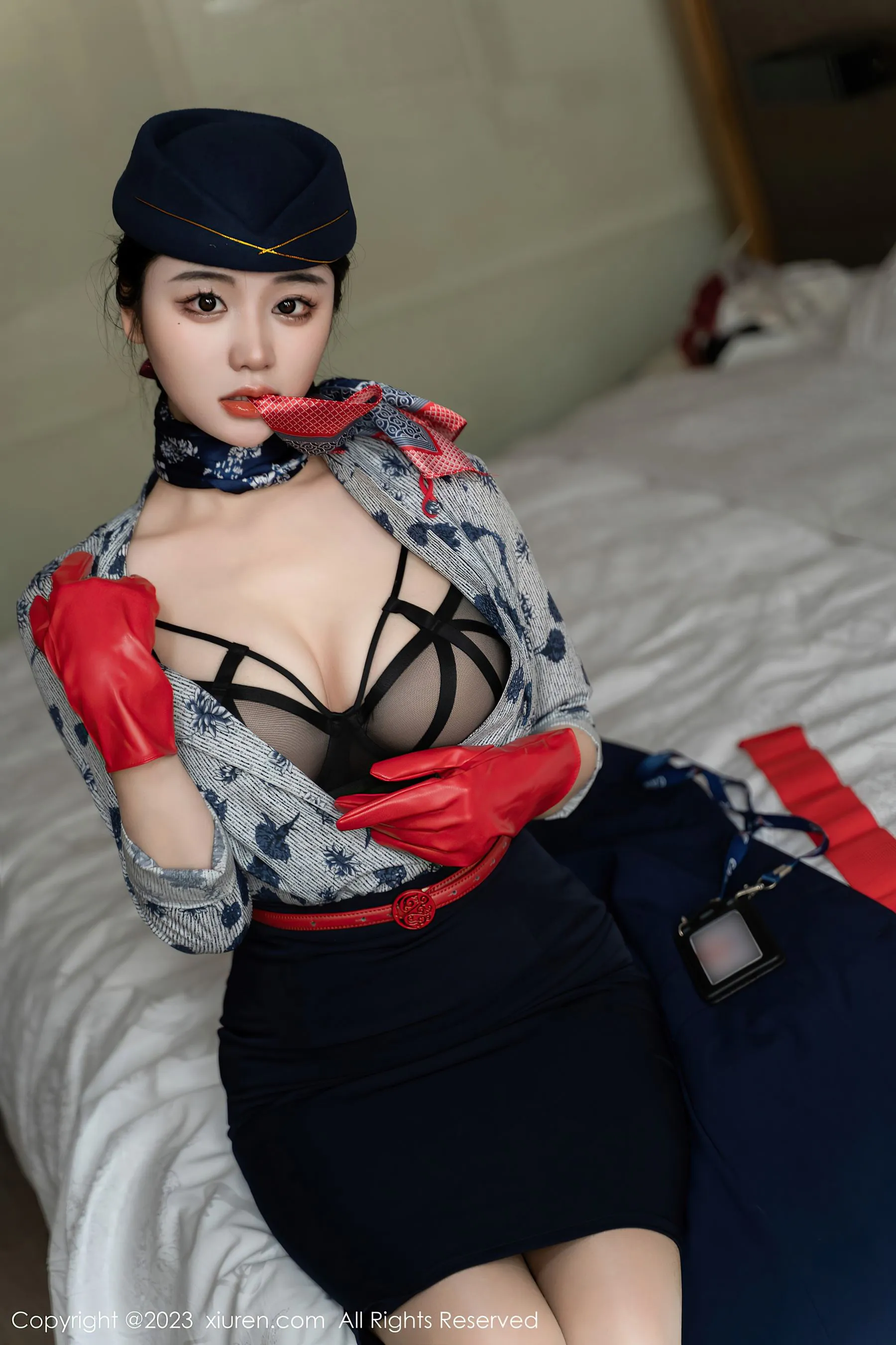 秀人网 No.6790 汐汐爱吃草莓 制服美臀