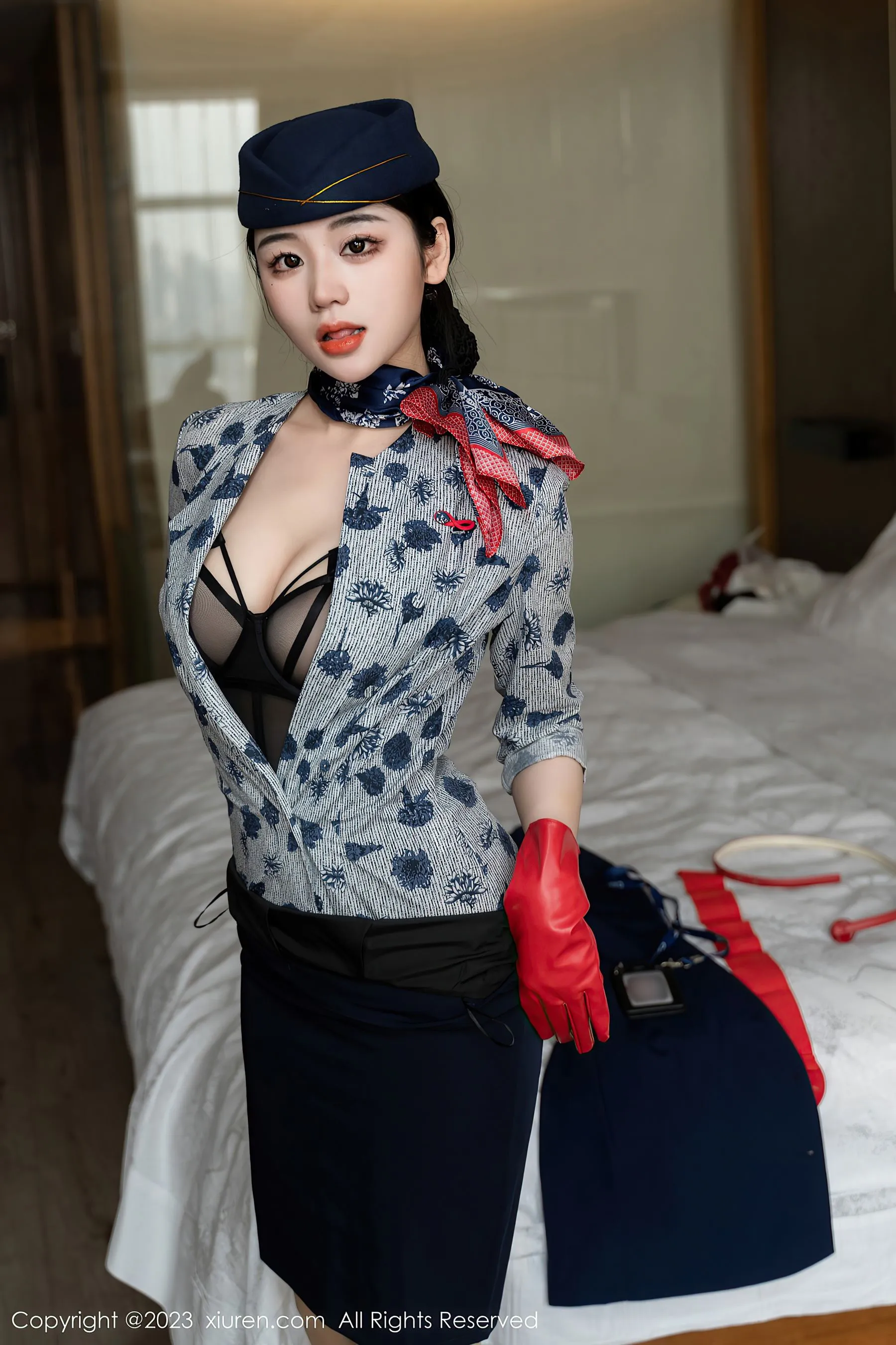 秀人网 No.6790 汐汐爱吃草莓 制服美臀