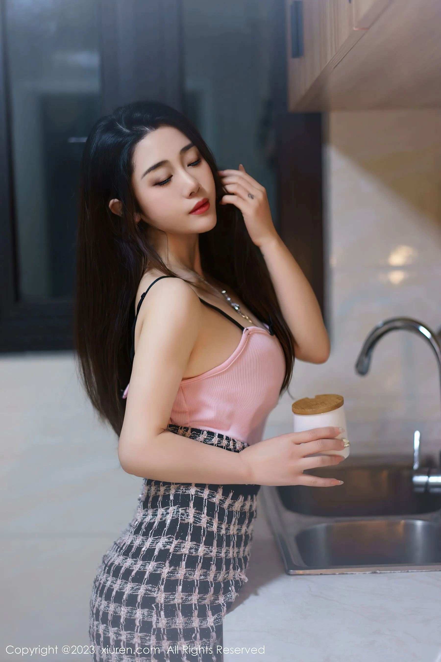 秀人网 No.6799 严利娅Yuliya 丰腴美臀