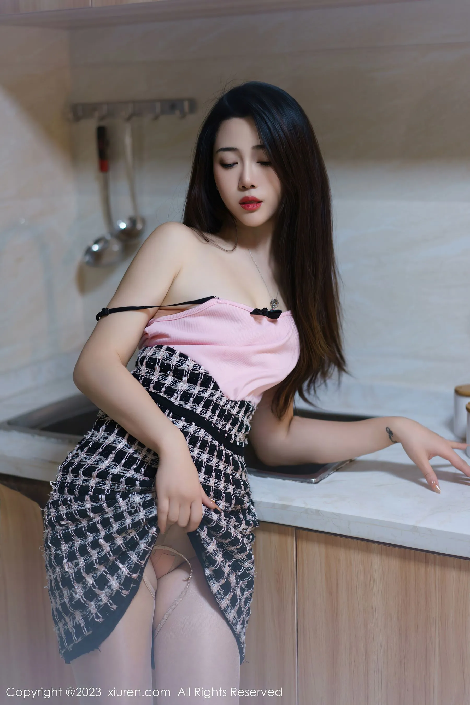 秀人网 No.6799 严利娅Yuliya 丰腴美臀