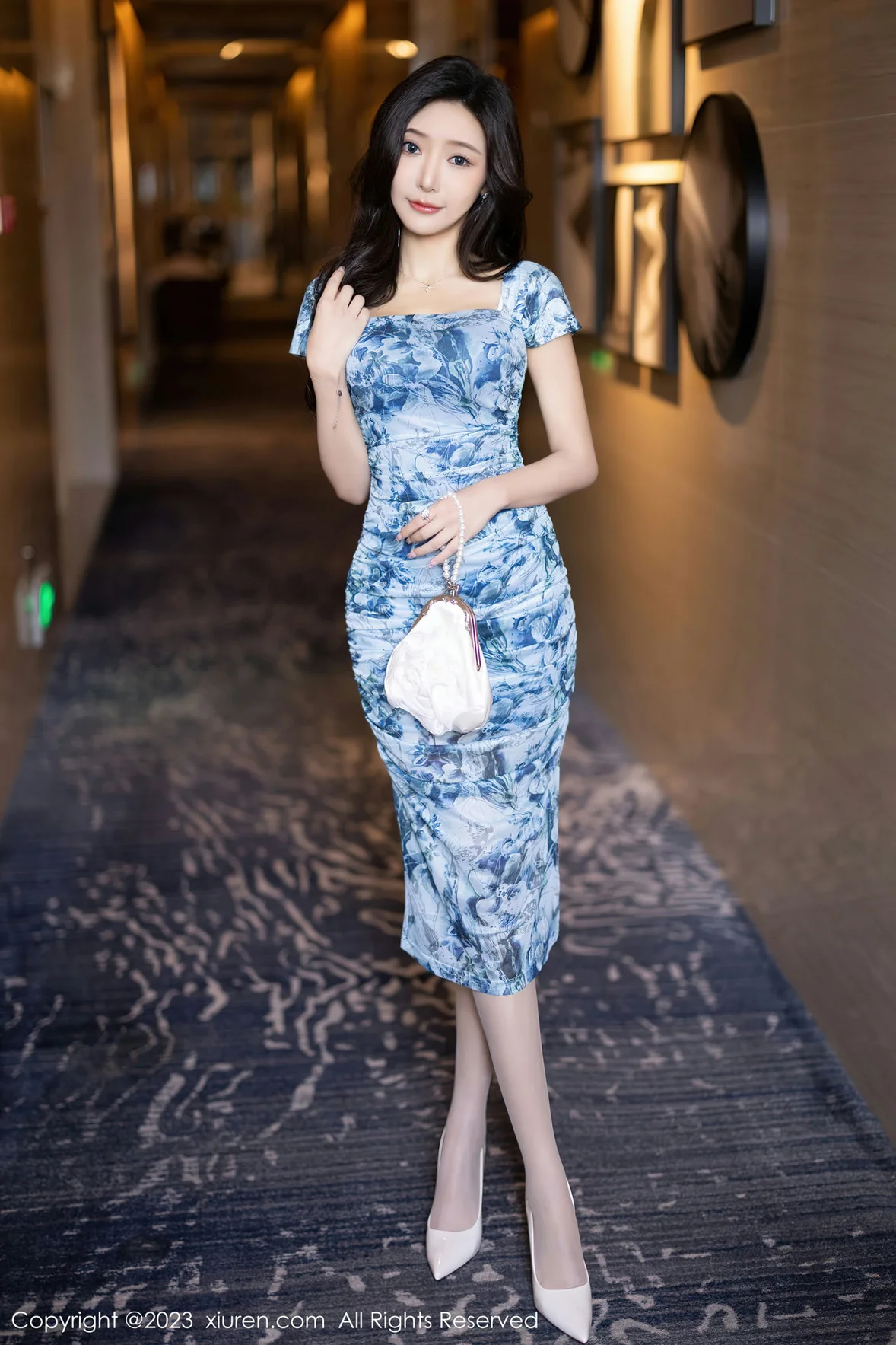 XiuRen 秀人 No.6812 王馨瑶yanni 花色连衣裙性感写真 [86P]