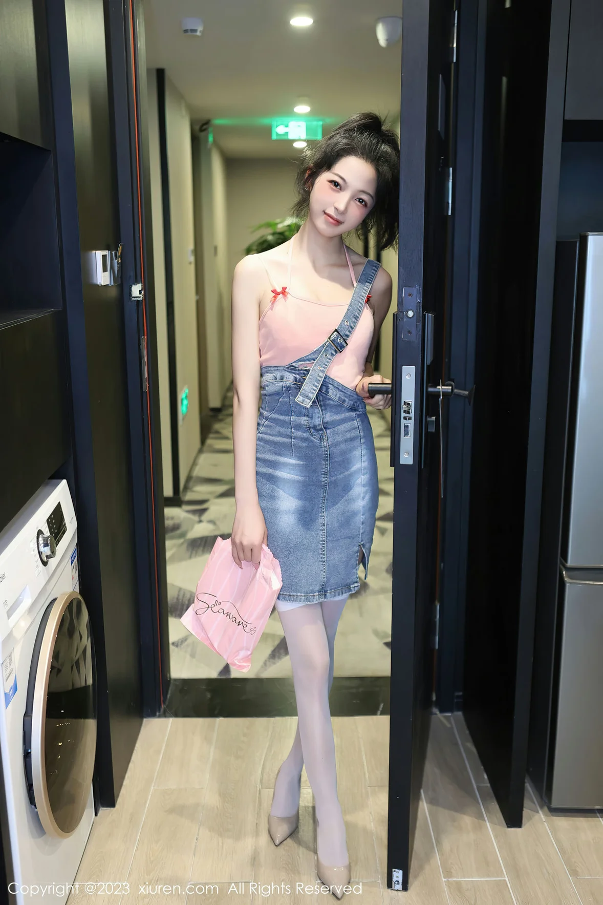 XiuRen 秀人 No.6816 茜茜Kimi 情趣护士服性感写真 [77P]