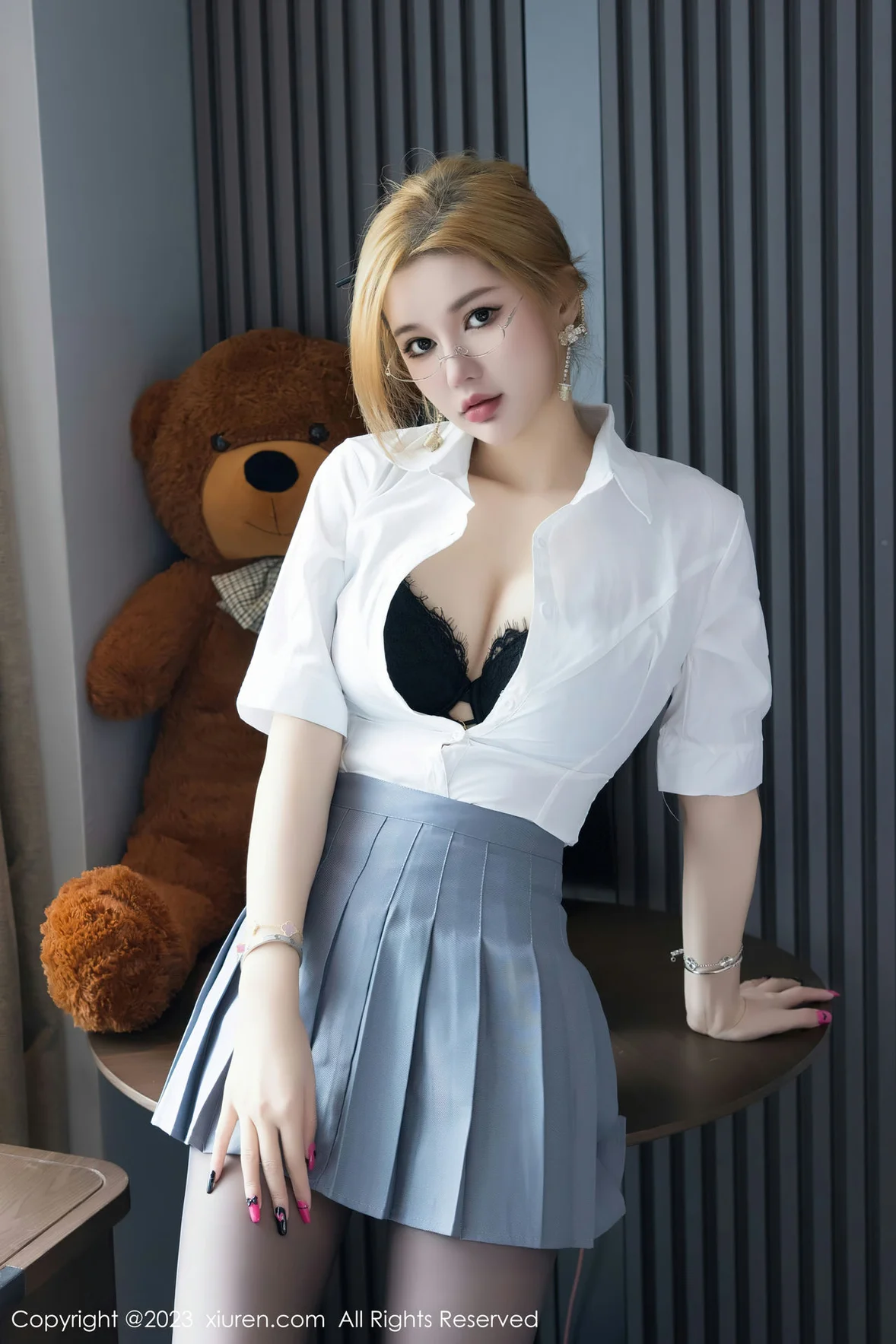 XiuRen 秀人 No.6836 杨可可coco 魅惑黑丝性感写真 [92P]