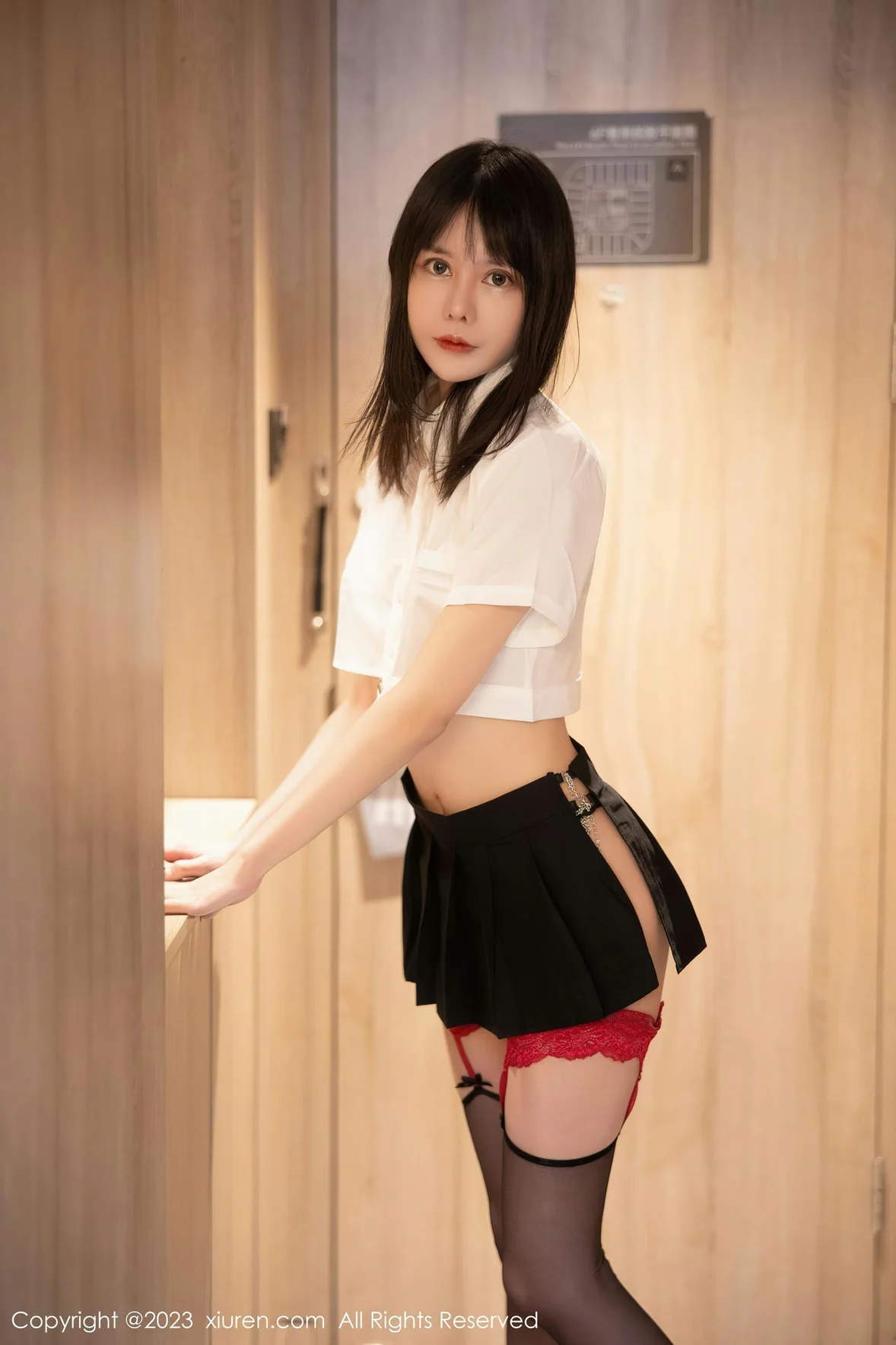 XiuRen 秀人 No.6862 甜佳佳 诱人短裙性感写真 [81P]