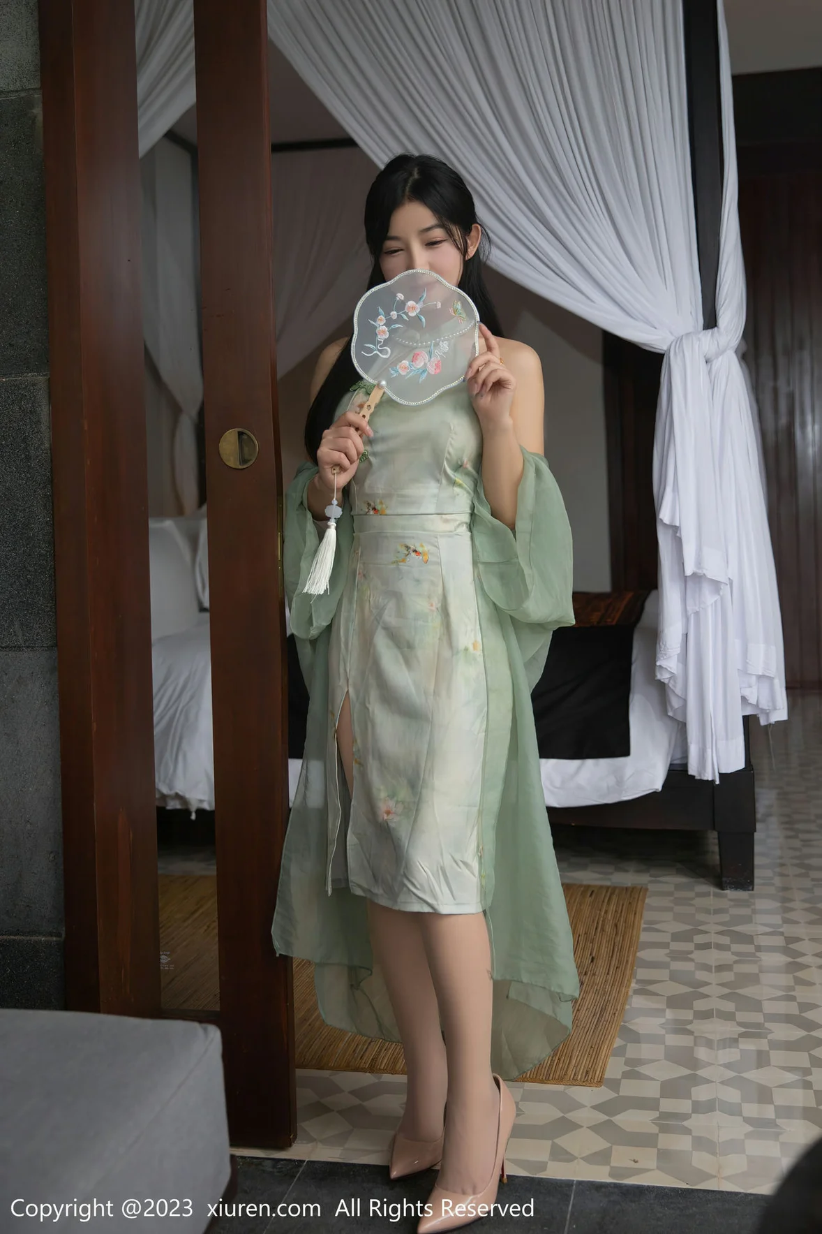 XiuRen 秀人 No.6880 谭小灵 古装薄纱水中场景拍摄 [81P]