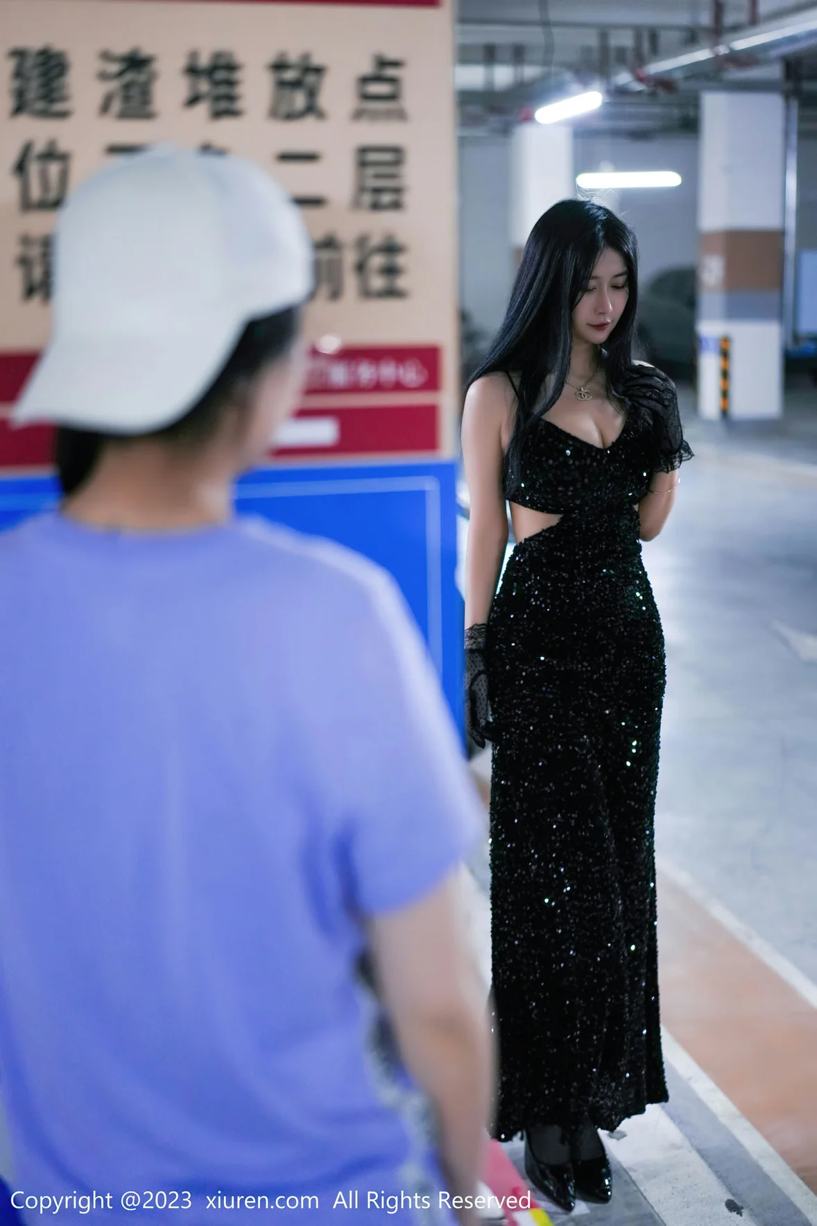 XiuRen 秀人 No.6881 laura阿姣 停车场尾随主题性感写真 [70P]