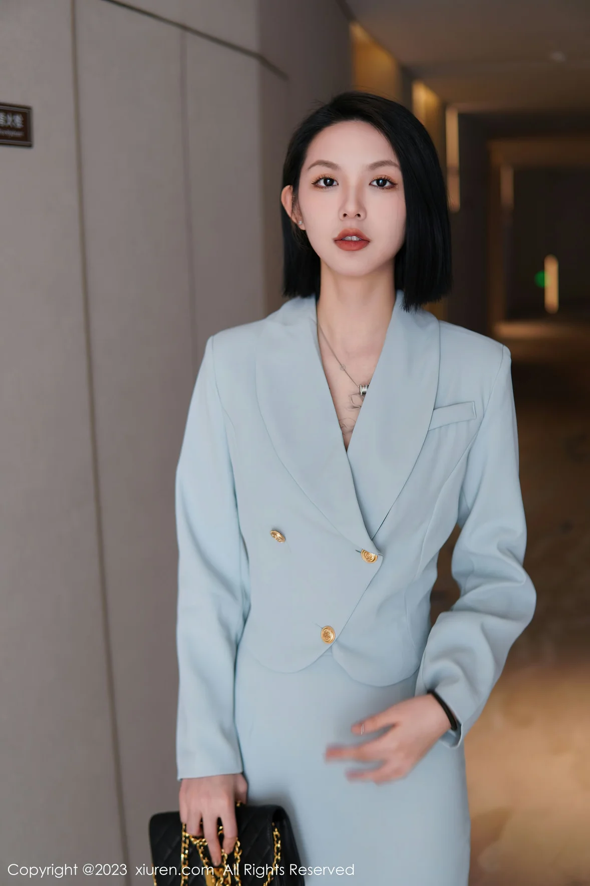 XiuRen 秀人 No.6885 乔一一 诱人原色丝袜性感写真 [75P]