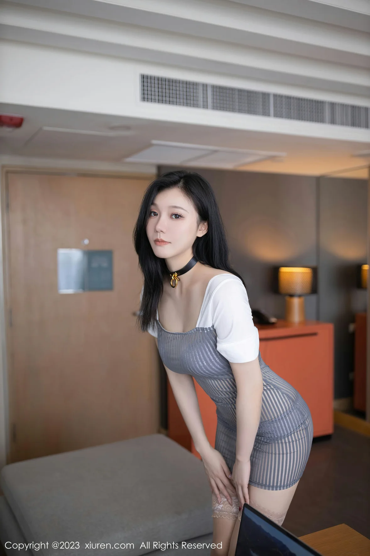 XiuRen 秀人 No.6906 安然anran 灰色条纹短裙性感写真 [81P]