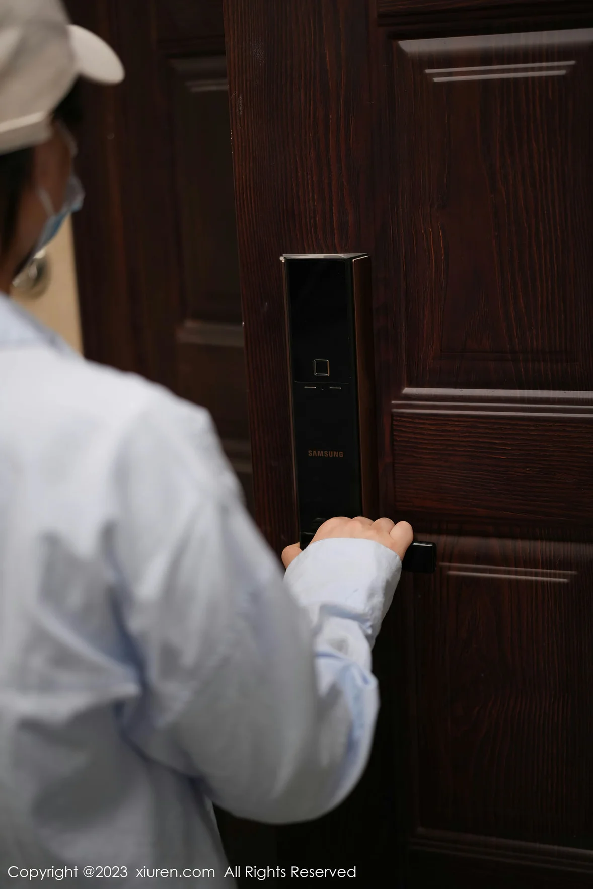 XiuRen 秀人 No.6922 laura阿姣 表弟来我家 [78P]