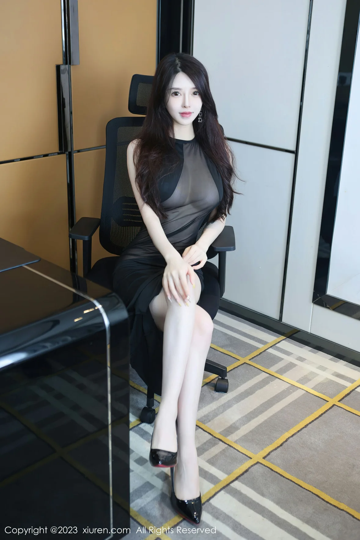 XiuRen 秀人 No.6937 玉兔miki 黑色薄纱连衣短裙性感写真 [82P]