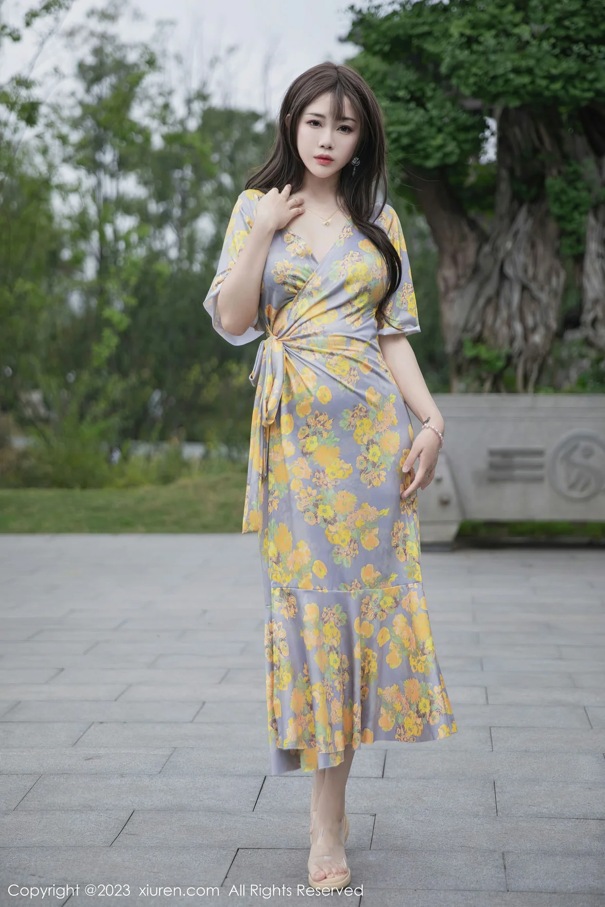 XiuRen 秀人 No.6949 严利娅Yuliya 黄灰色睡裙性感写真 [85P]