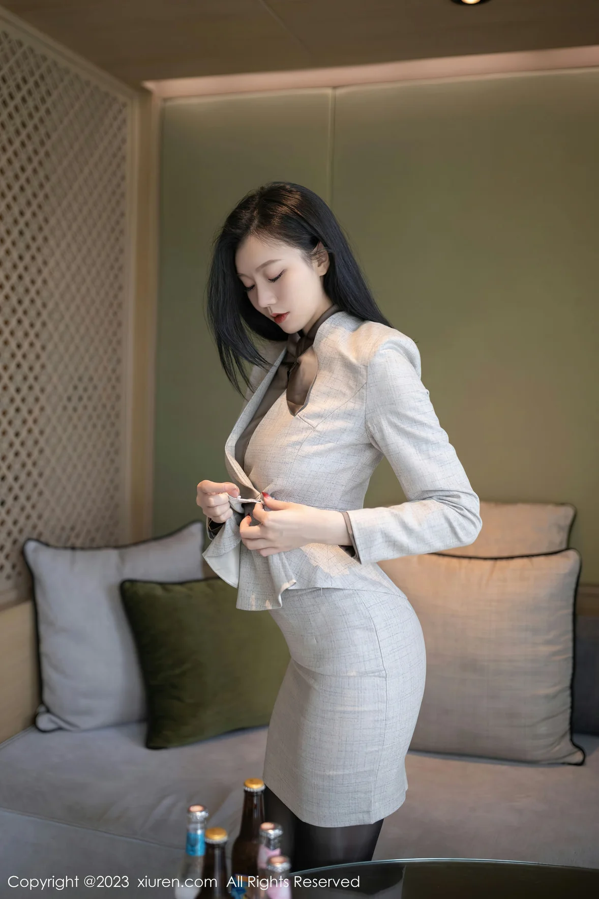 XiuRen 秀人 No.6951 安然anran 灰色职业Ol泰国旅拍 [80P]