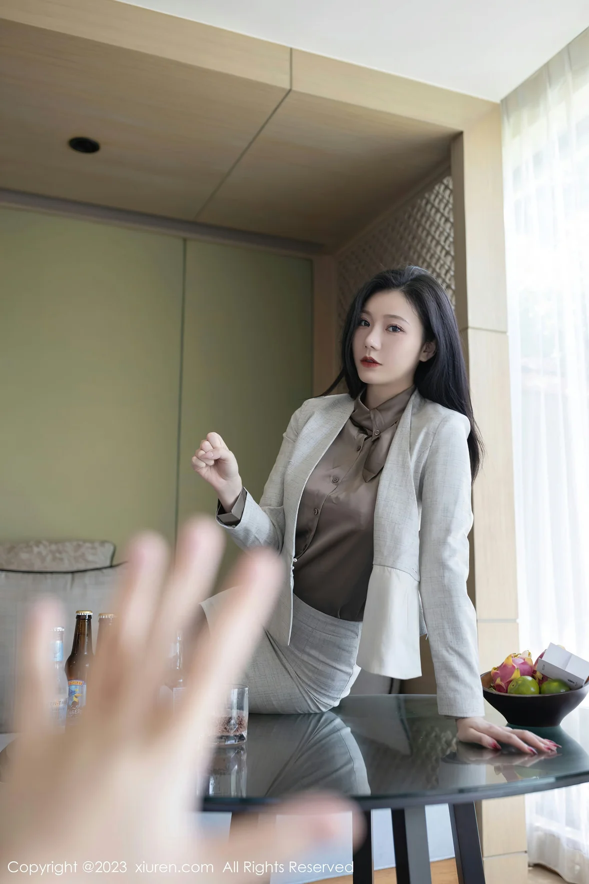 XiuRen 秀人 No.6951 安然anran 灰色职业Ol泰国旅拍 [80P]