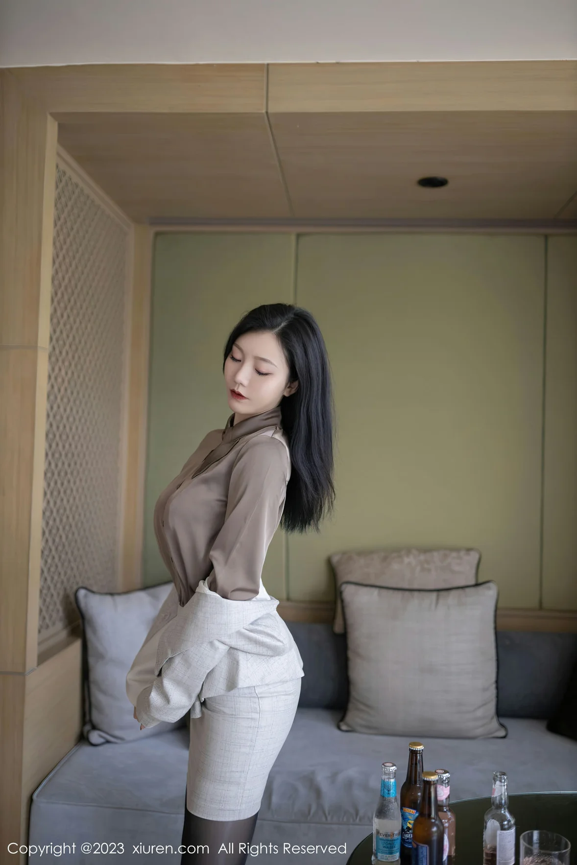 XiuRen 秀人 No.6951 安然anran 灰色职业Ol泰国旅拍 [80P]