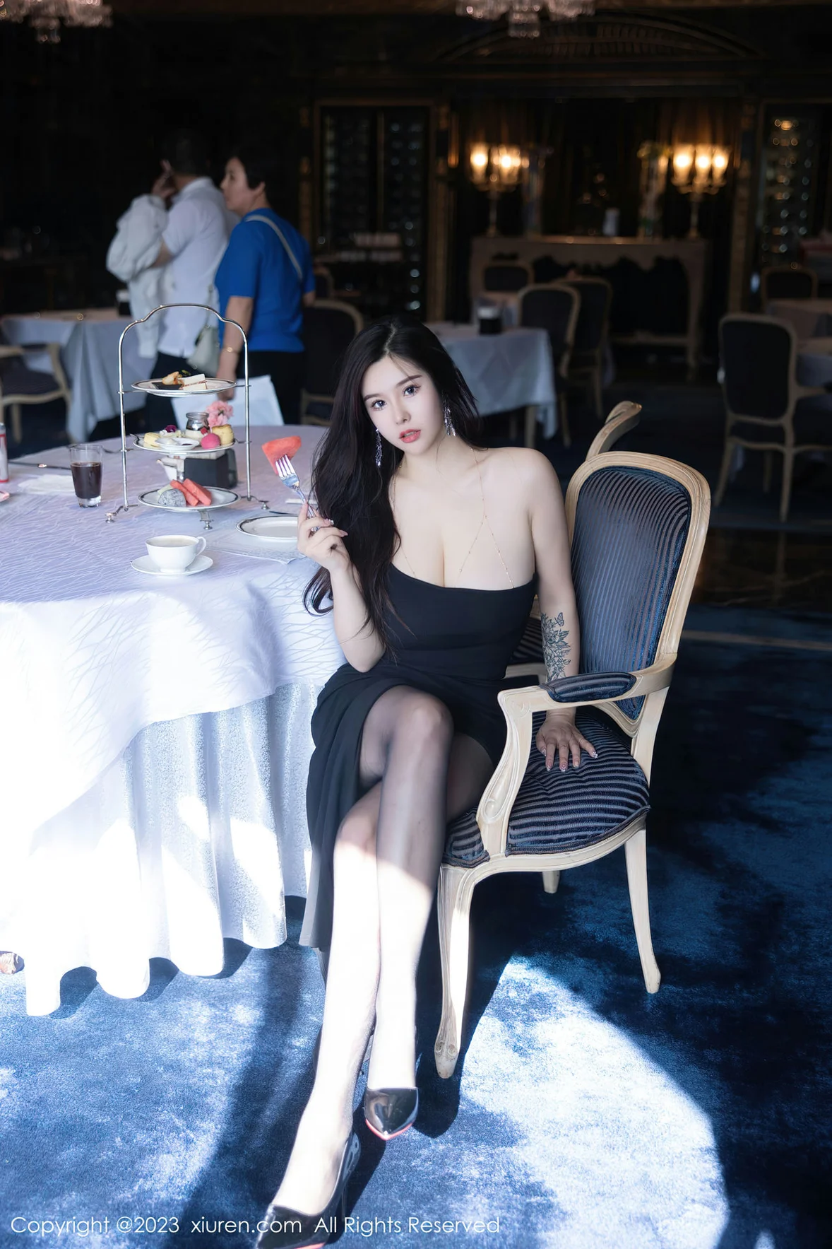 XiuRen 秀人 No.6973 周思乔Betty巨乳黑色露肩短裙性感私房 [81P]