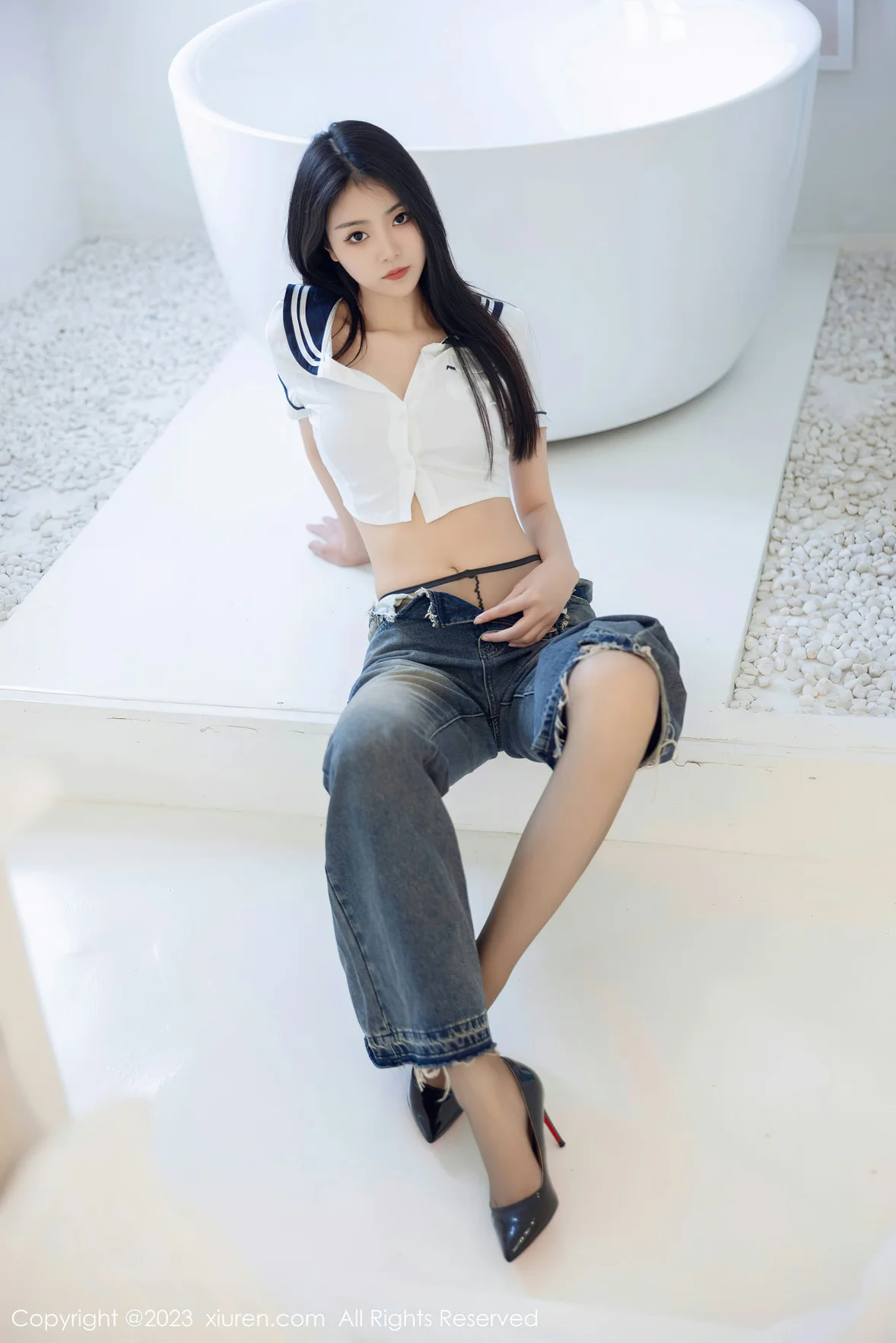 XiuRen 秀人 No.7027 可樂Vicky 魅惑黑丝性感写真 [83P]