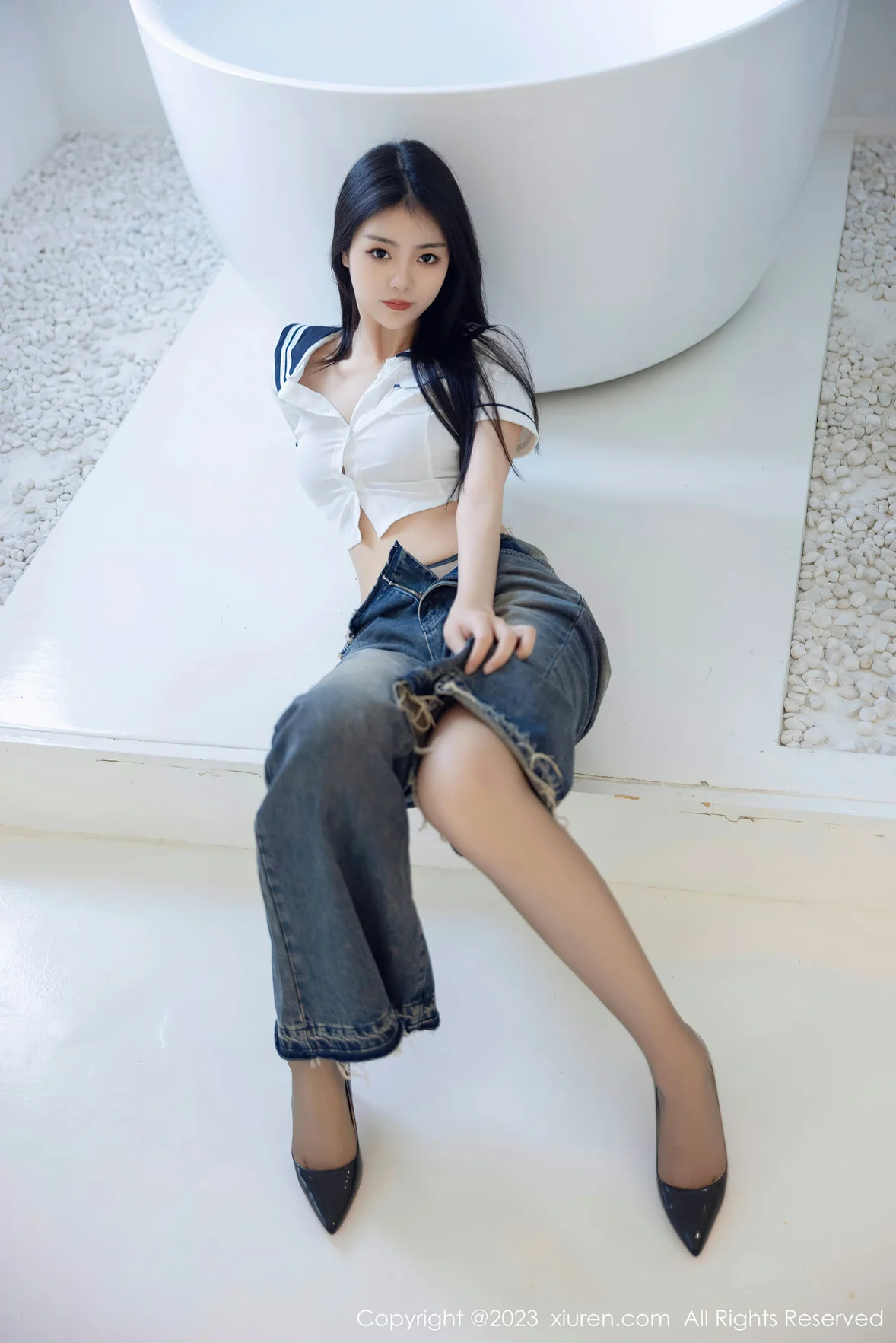 XiuRen 秀人 No.7027 可樂Vicky 魅惑黑丝性感写真 [83P]