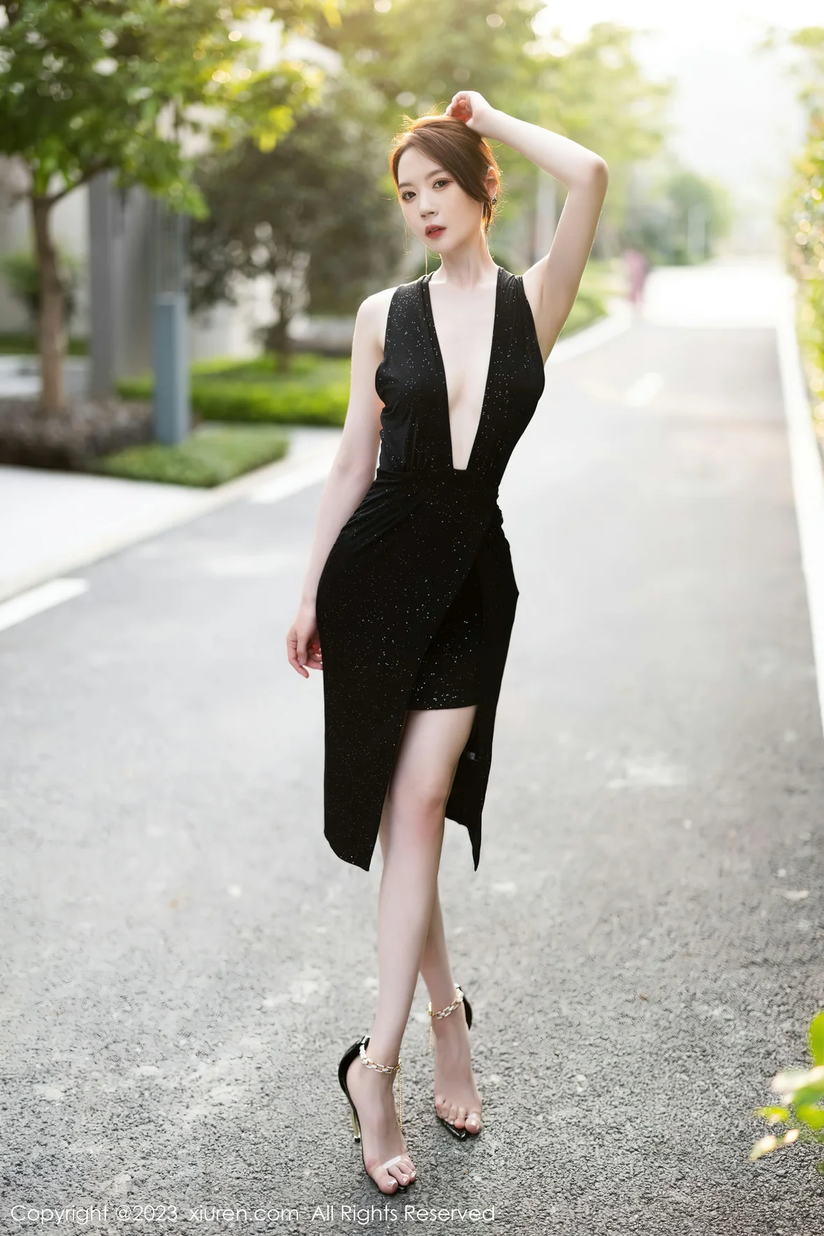 XiuRen 秀人 No.7031 梦心玥 黑色连衣长裙性感写真 [86P]