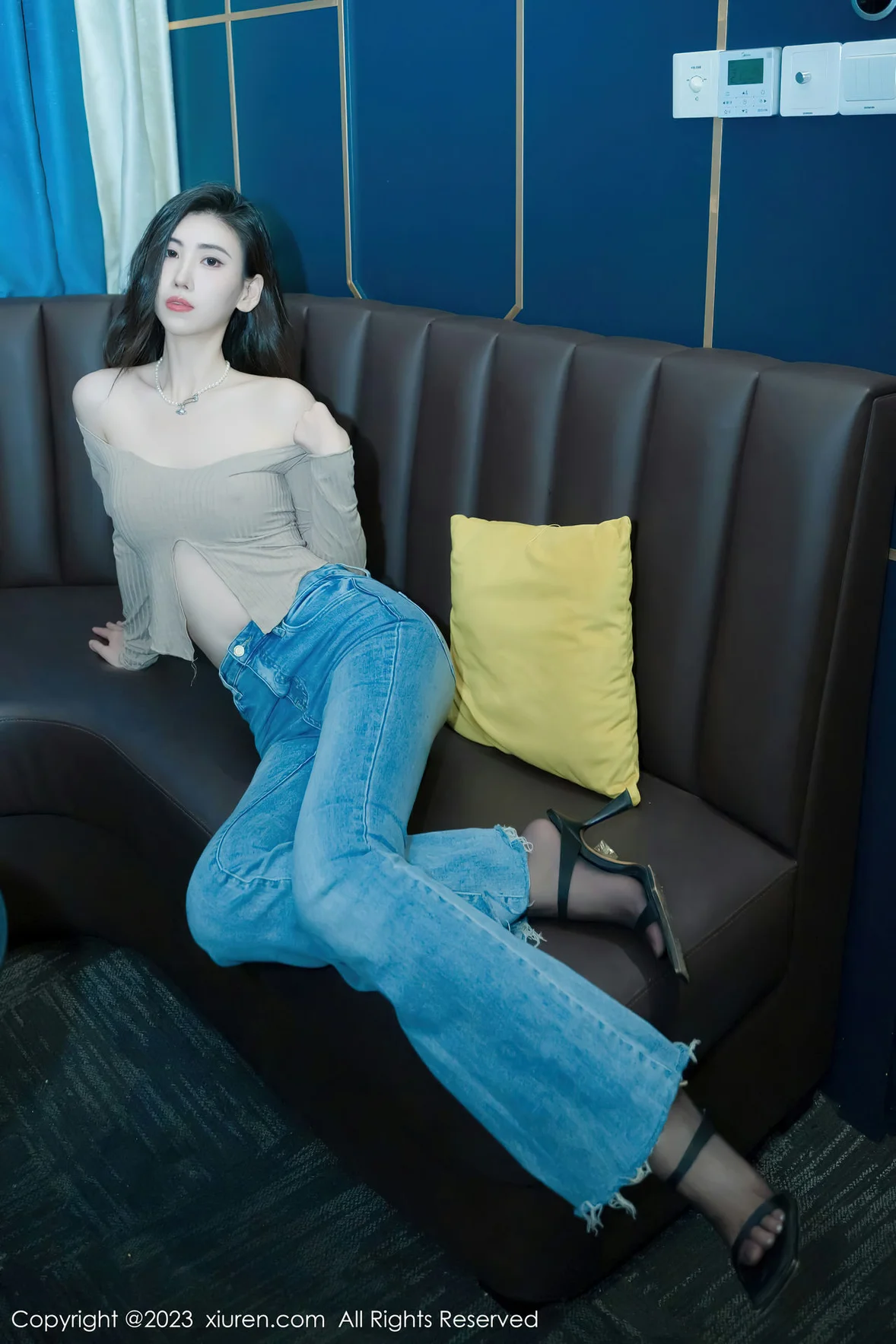 XiuRen 秀人 No.7041 章芃芃 魅惑黑丝性感写真 [56P]