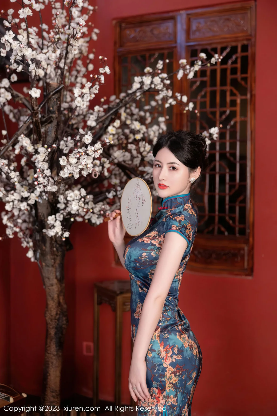 XiuRen 秀人 No.7051 诗诗kiki 蓝色图纹旗袍性感写真 [83P]