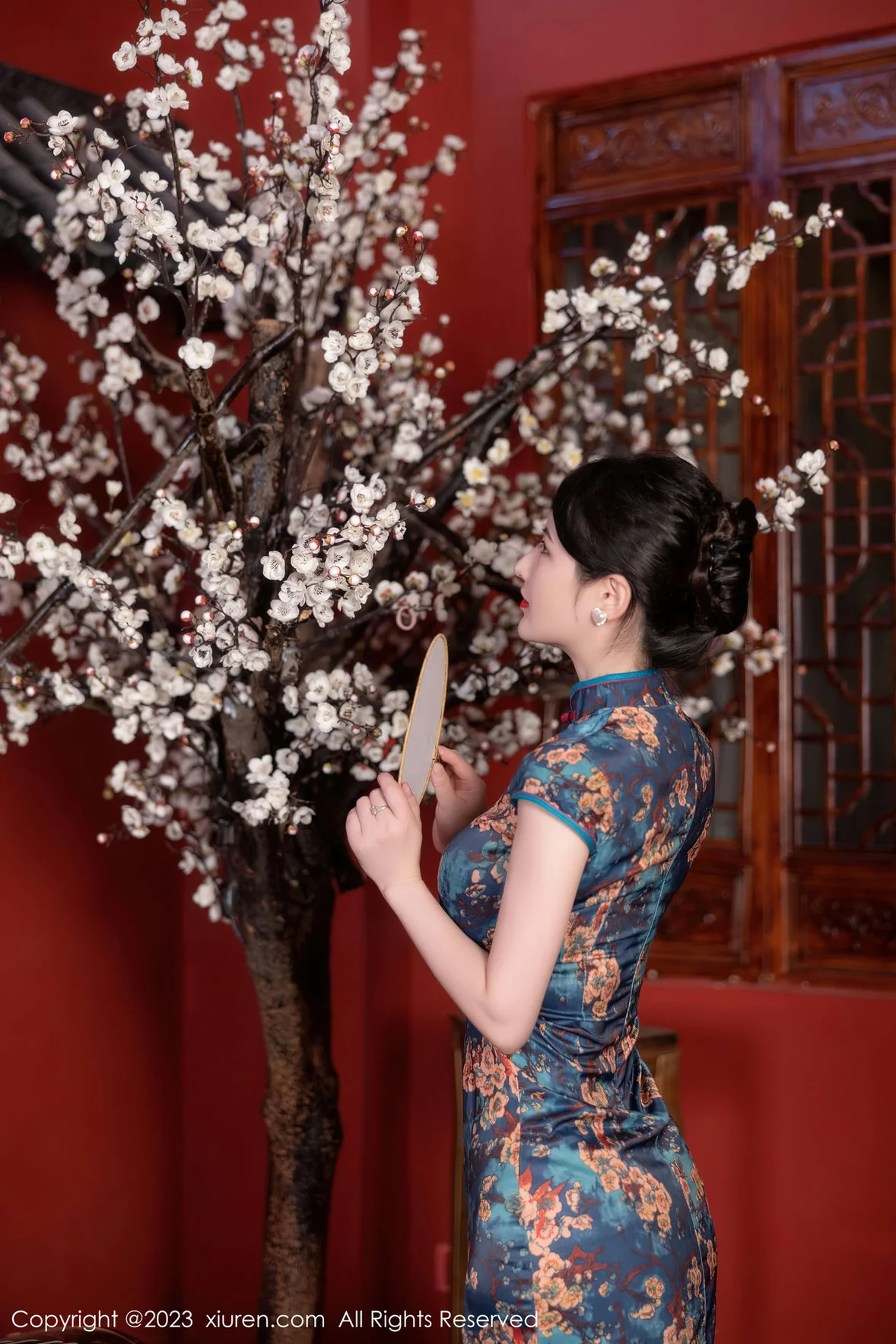 XiuRen 秀人 No.7051 诗诗kiki 蓝色图纹旗袍性感写真 [83P]