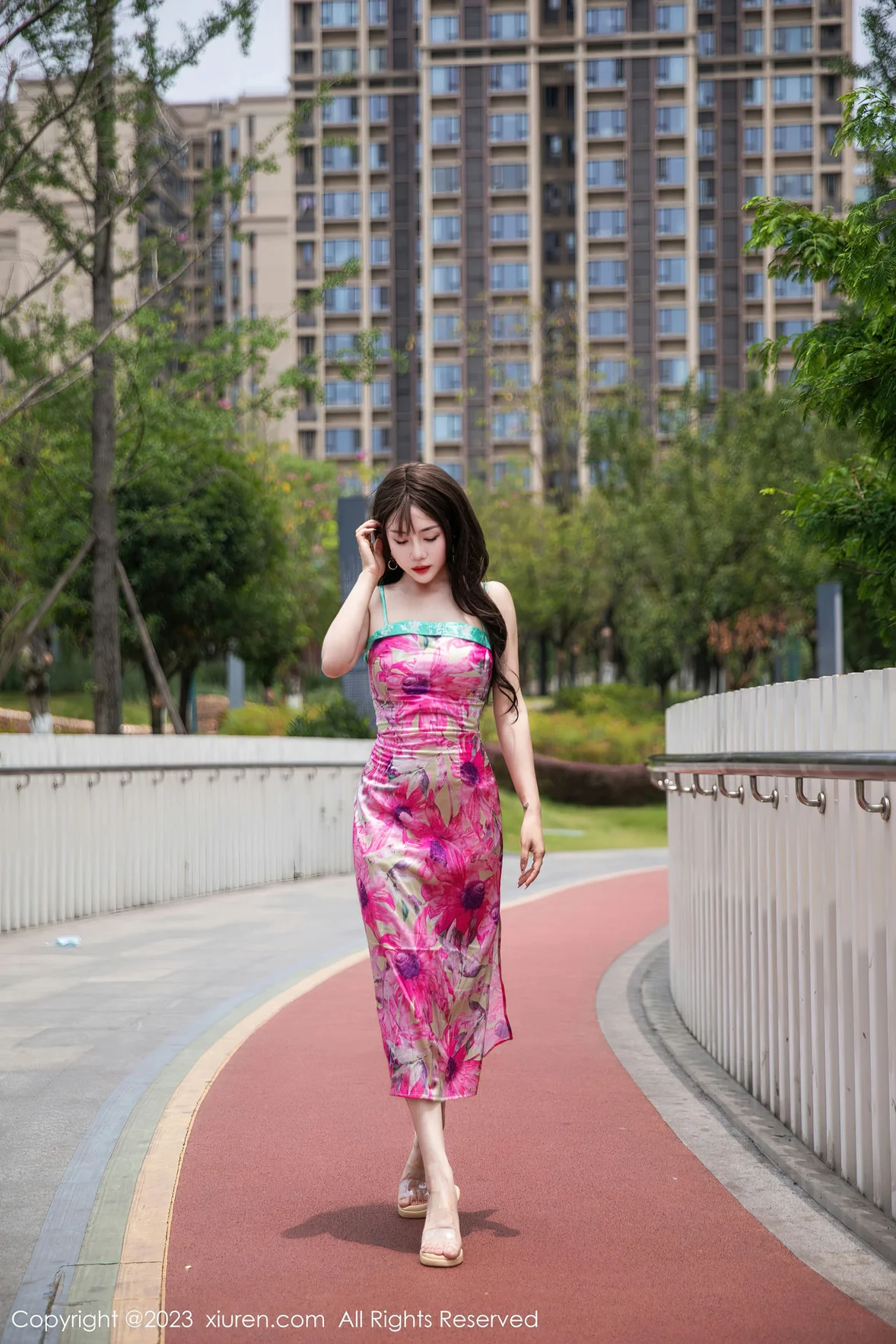 XiuRen 秀人 No.7065 严利娅Yuliya 网红情人裙性感写真 [76P]