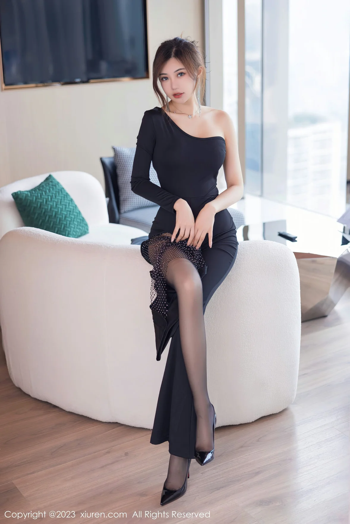 XiuRen 秀人 No.7117 绮里嘉ula 魅惑黑丝性感写真 [83P]