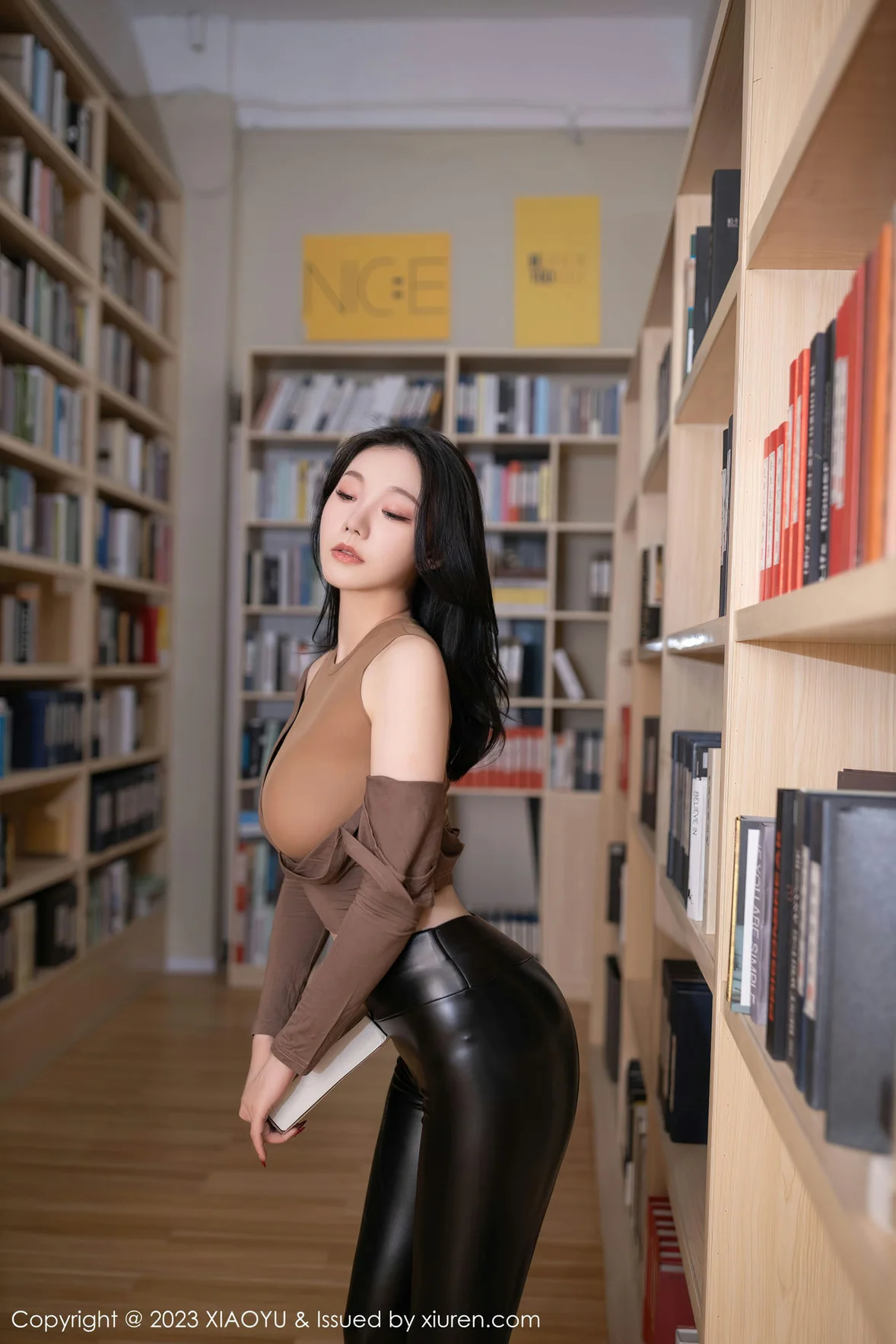 XiuRen 秀人 No.7133 安然anran 图书馆场景拍摄性感写真 [81P]